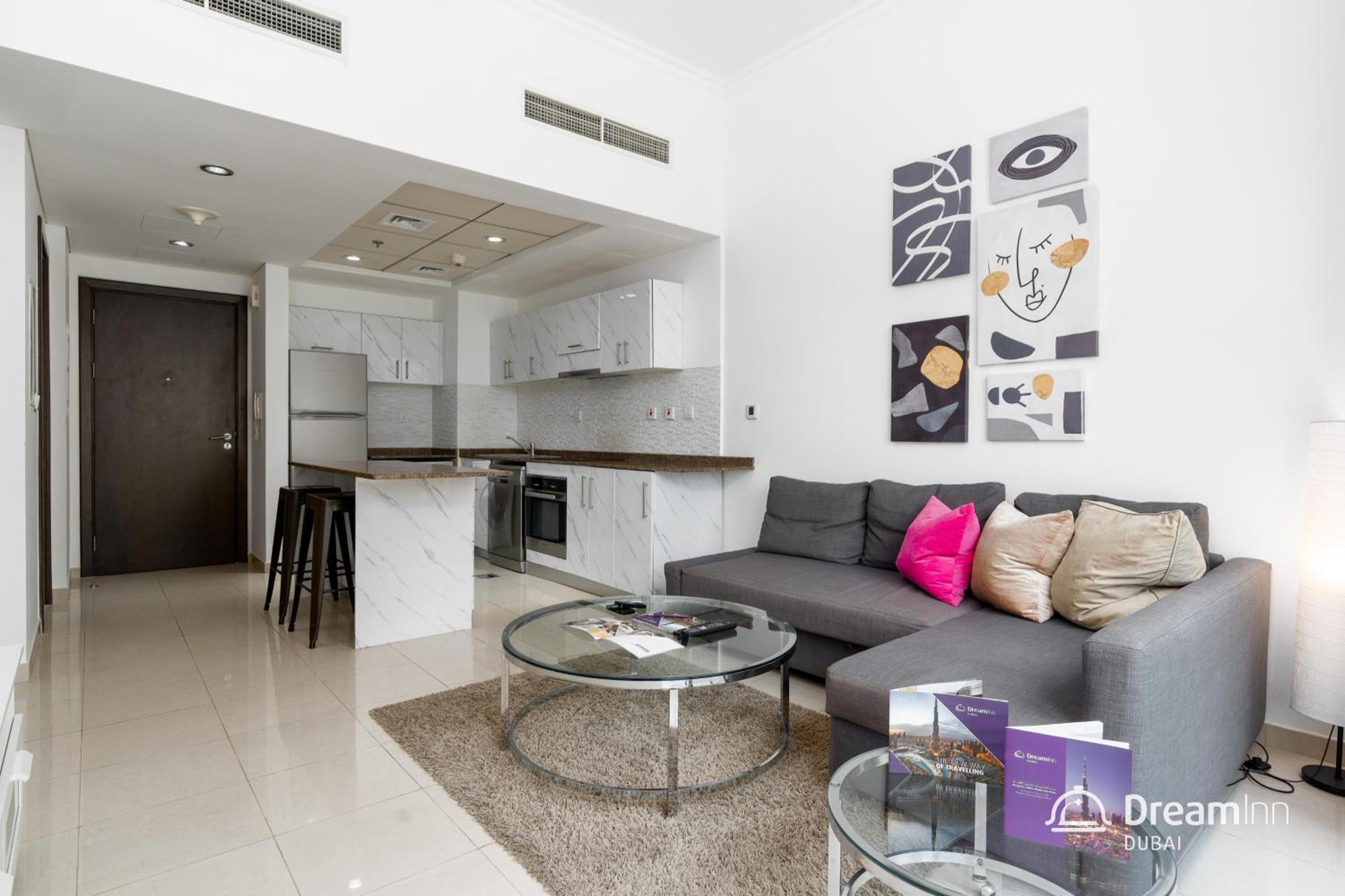 Dream Inn Apartments - Bay Central