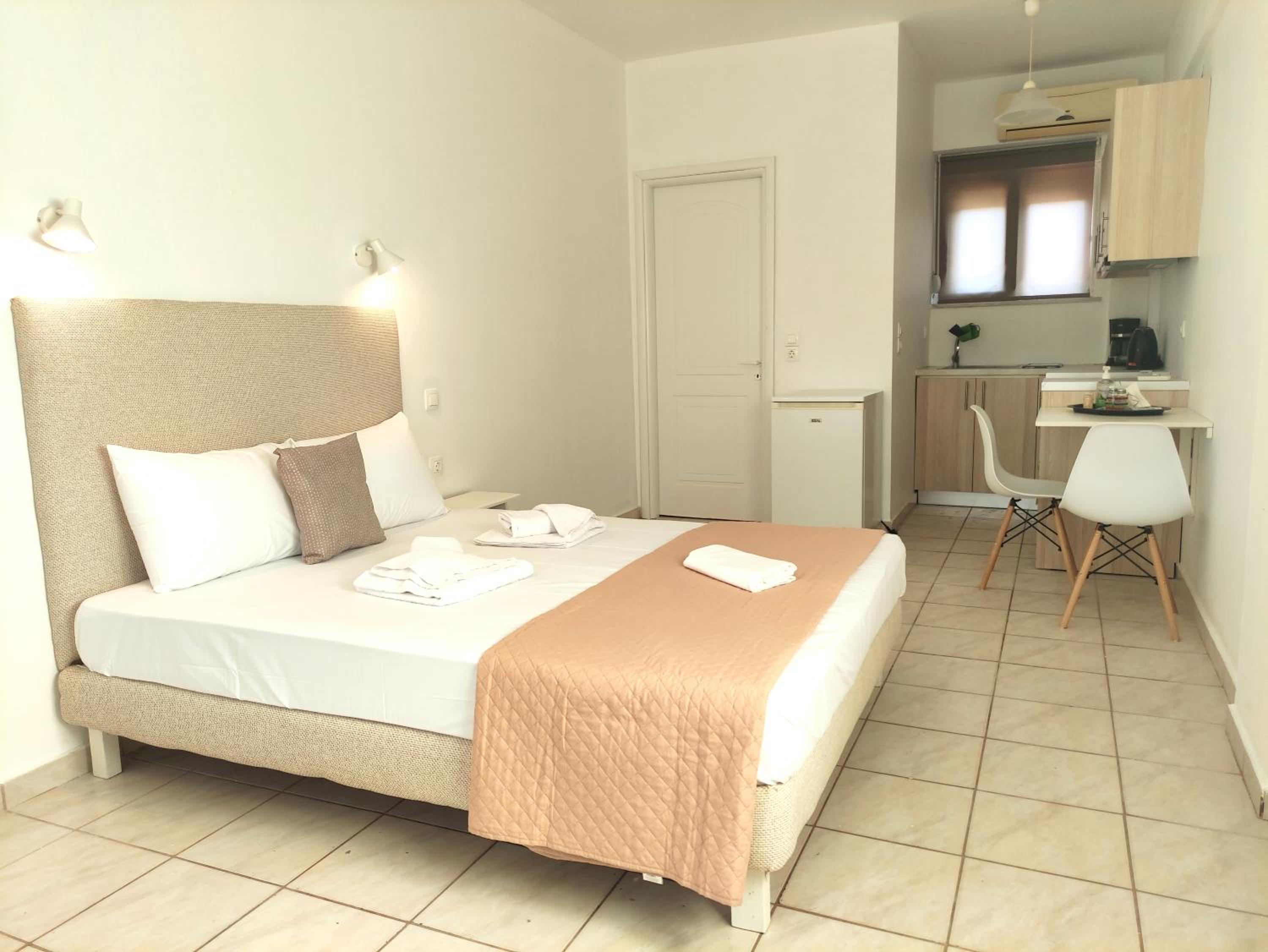 Giorgos & Chara Apartments view 3