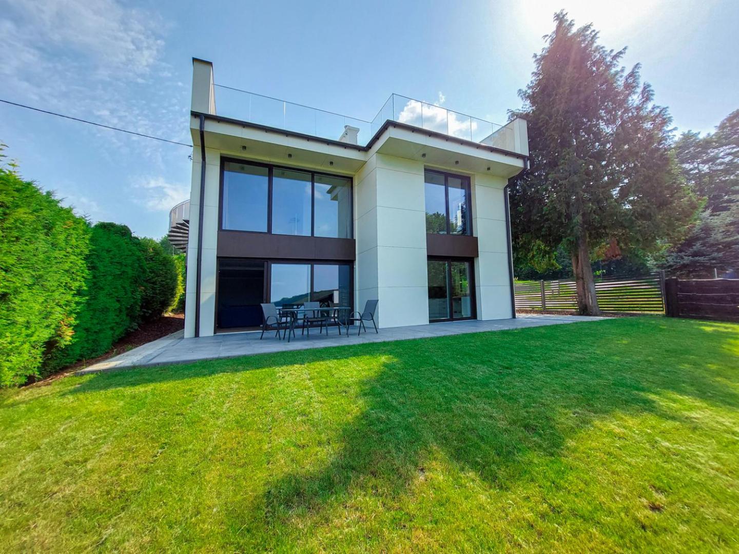 Herta House view 3
