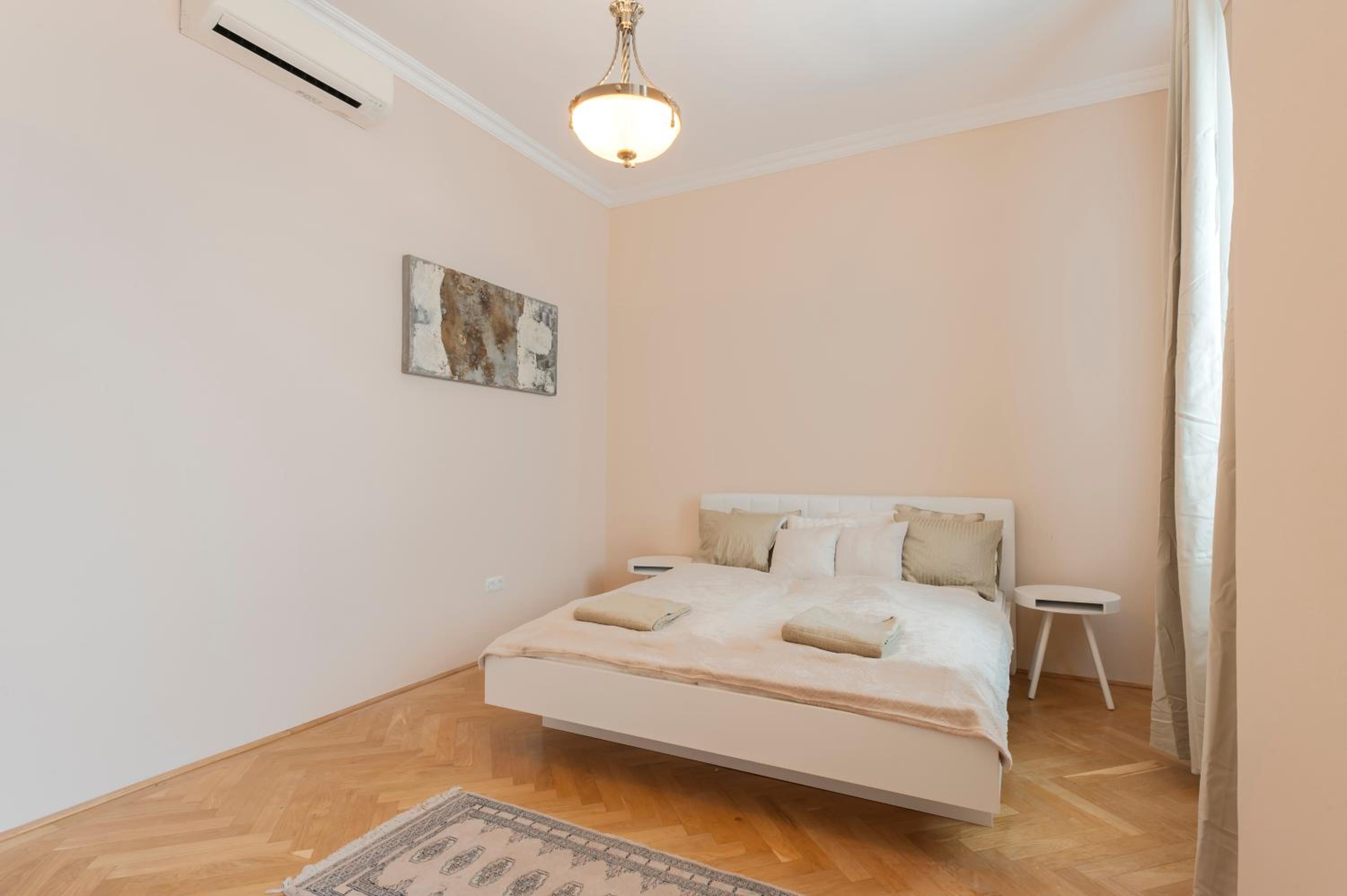 OPERA & BASILICA 2 BEDROOMS WITH BALCONY