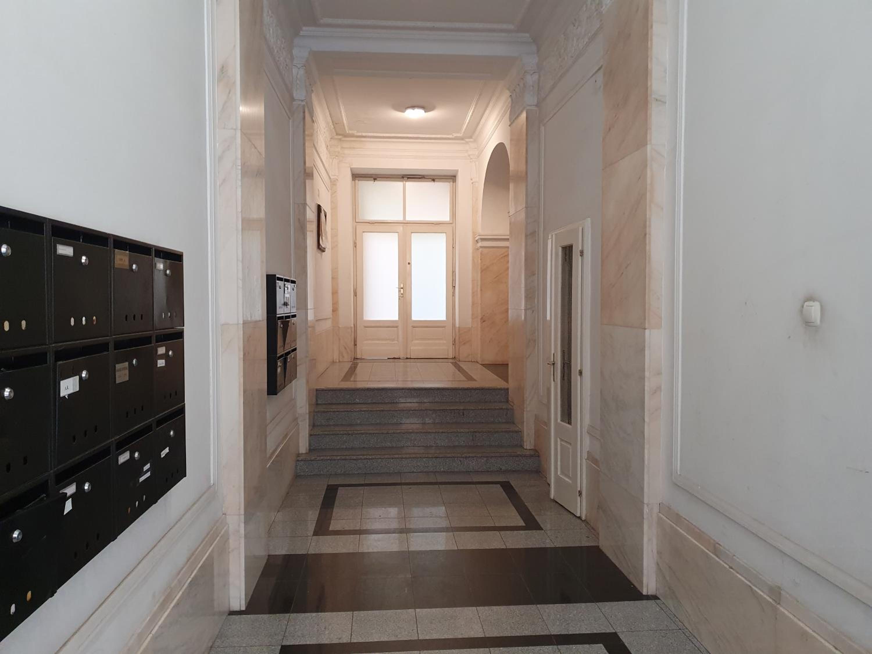 OPERA & BASILICA 2 BEDROOMS WITH BALCONY view 5
