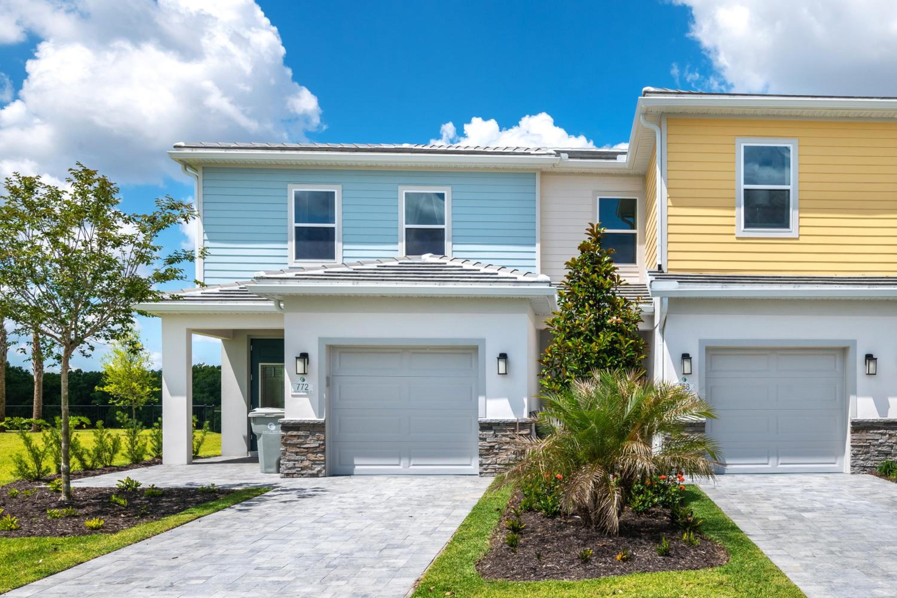 Luxury 3 Bedroom Townhouse with Patio - 768DR