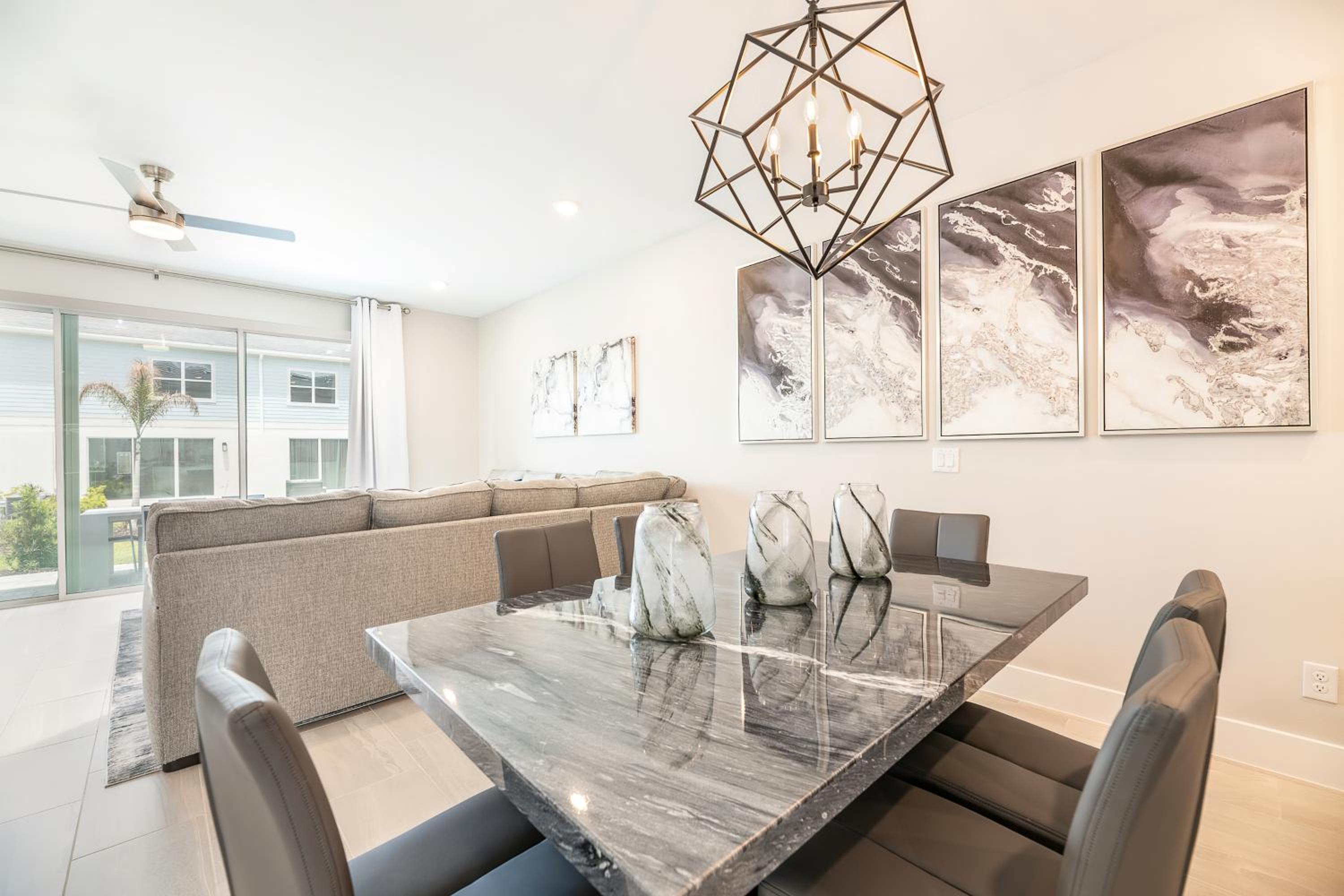 Luxury 3 Bedroom Townhouse with Patio - 7917DS