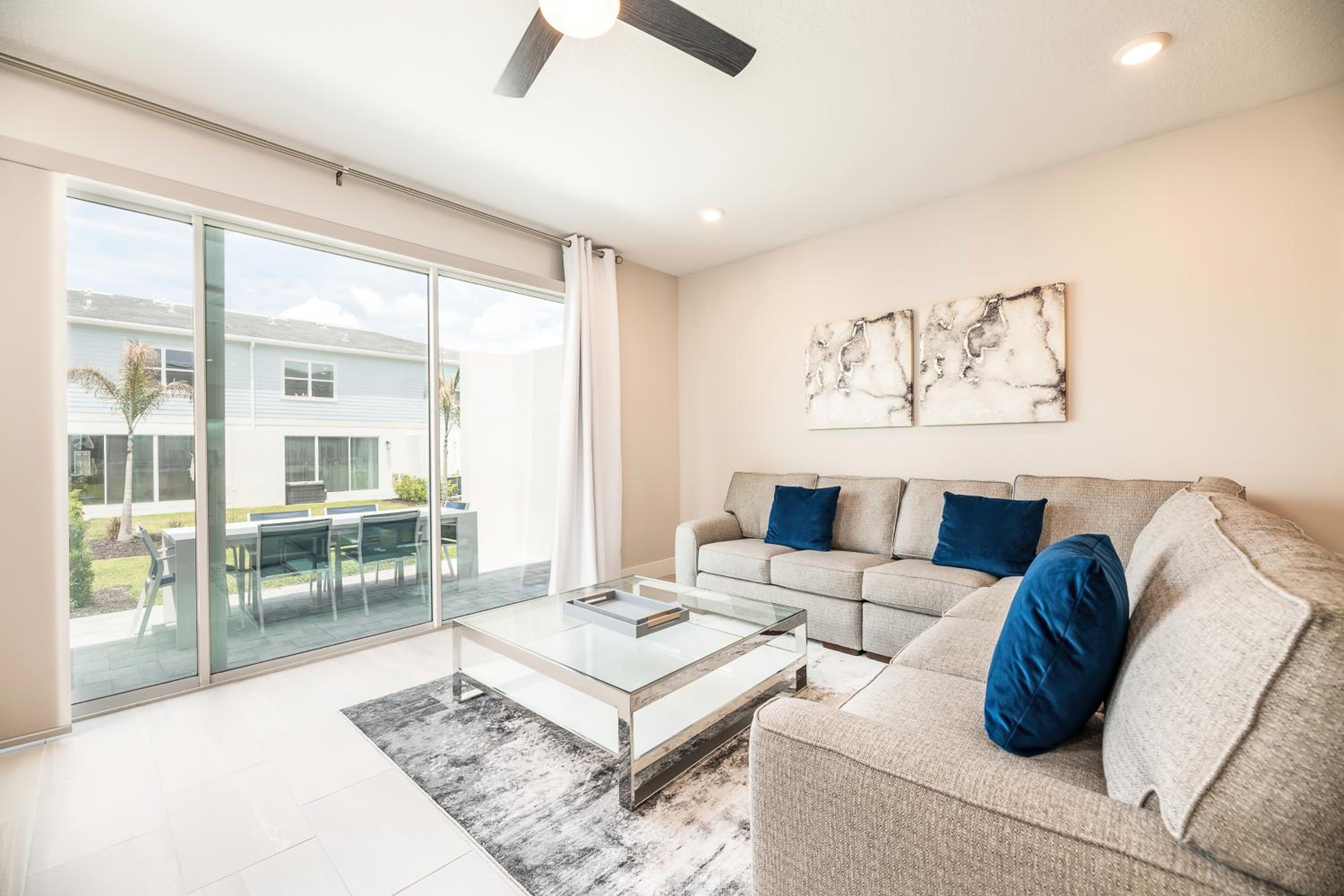 Luxury 3 Bedroom Townhouse with Patio - 7917DS