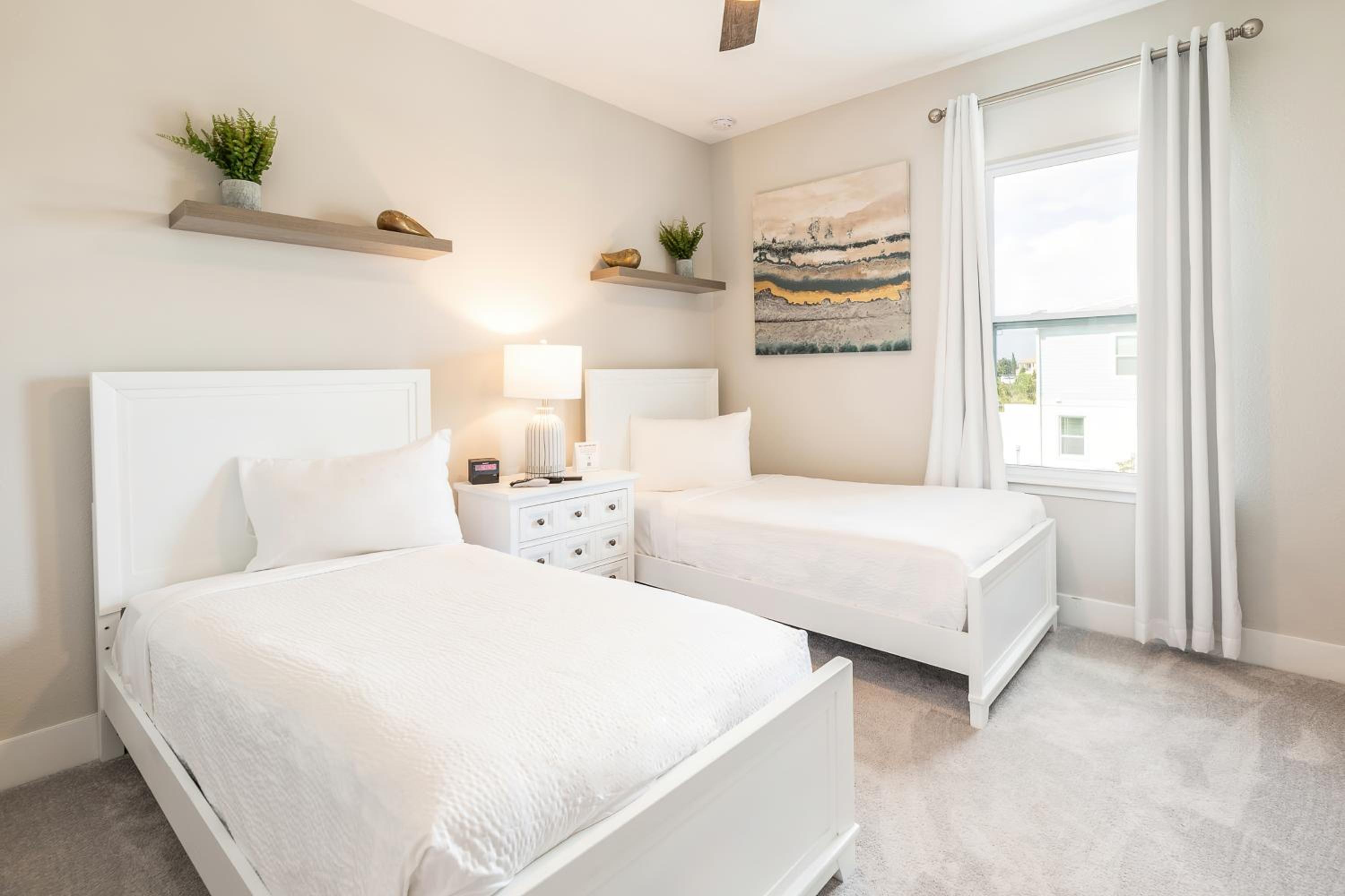 Luxury 3 Bedroom Townhouse with Patio - 824DR