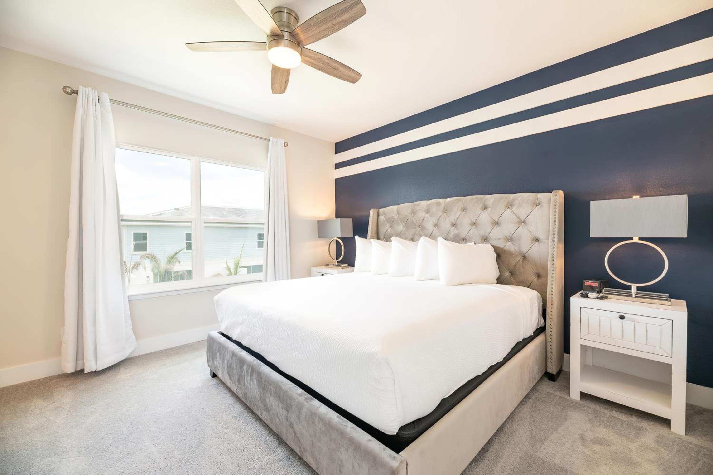 Luxury 3 Bedroom Townhouse with Patio - 7925DS