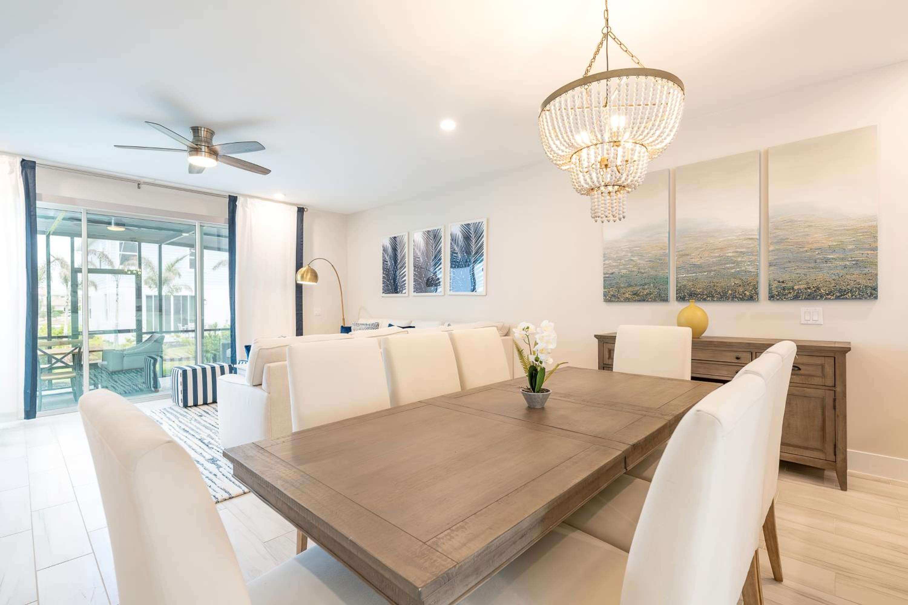 Luxury 3 Bedroom Townhouse with Patio - 7925DS