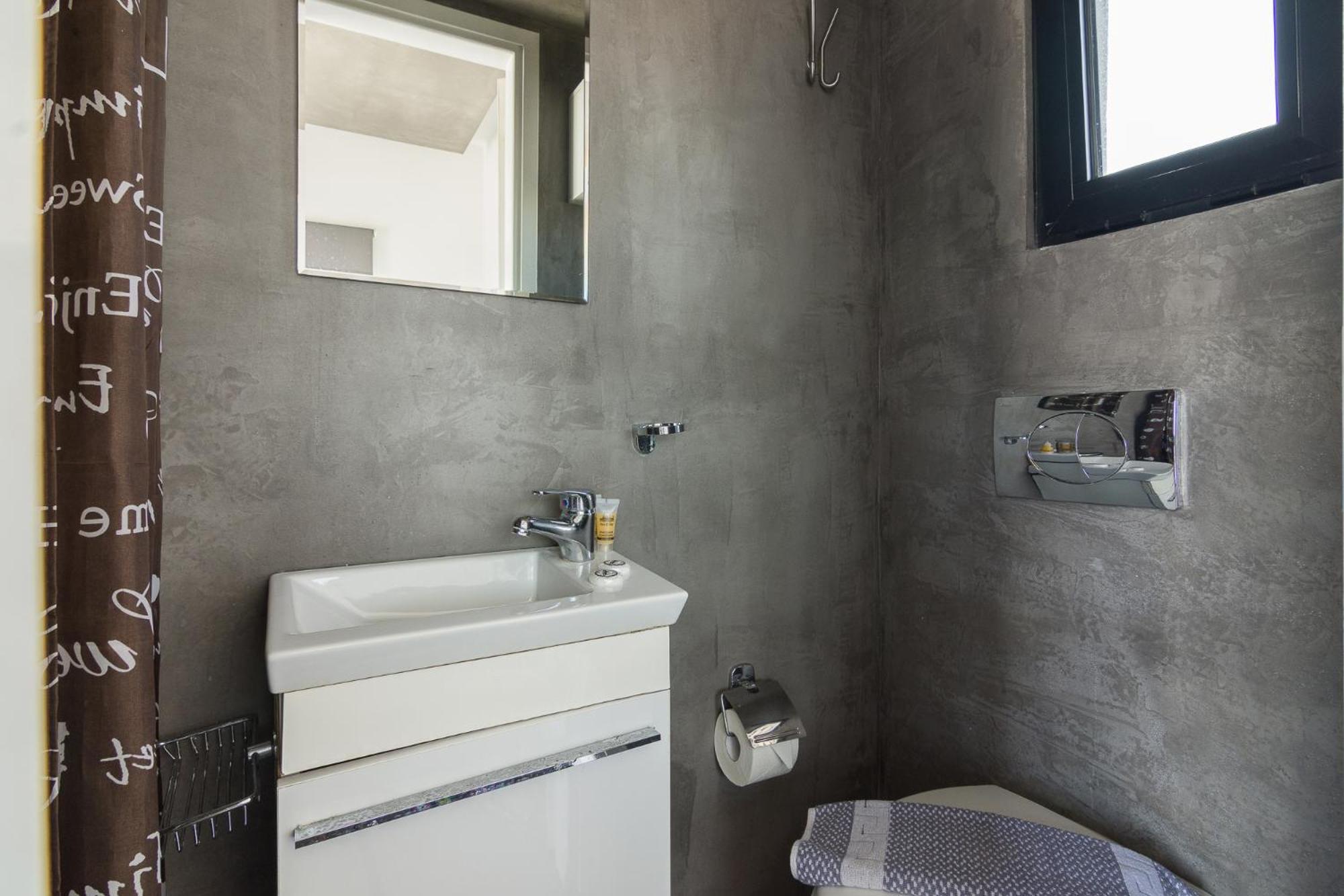 Apartment With Terrace In Piraeus photo 3