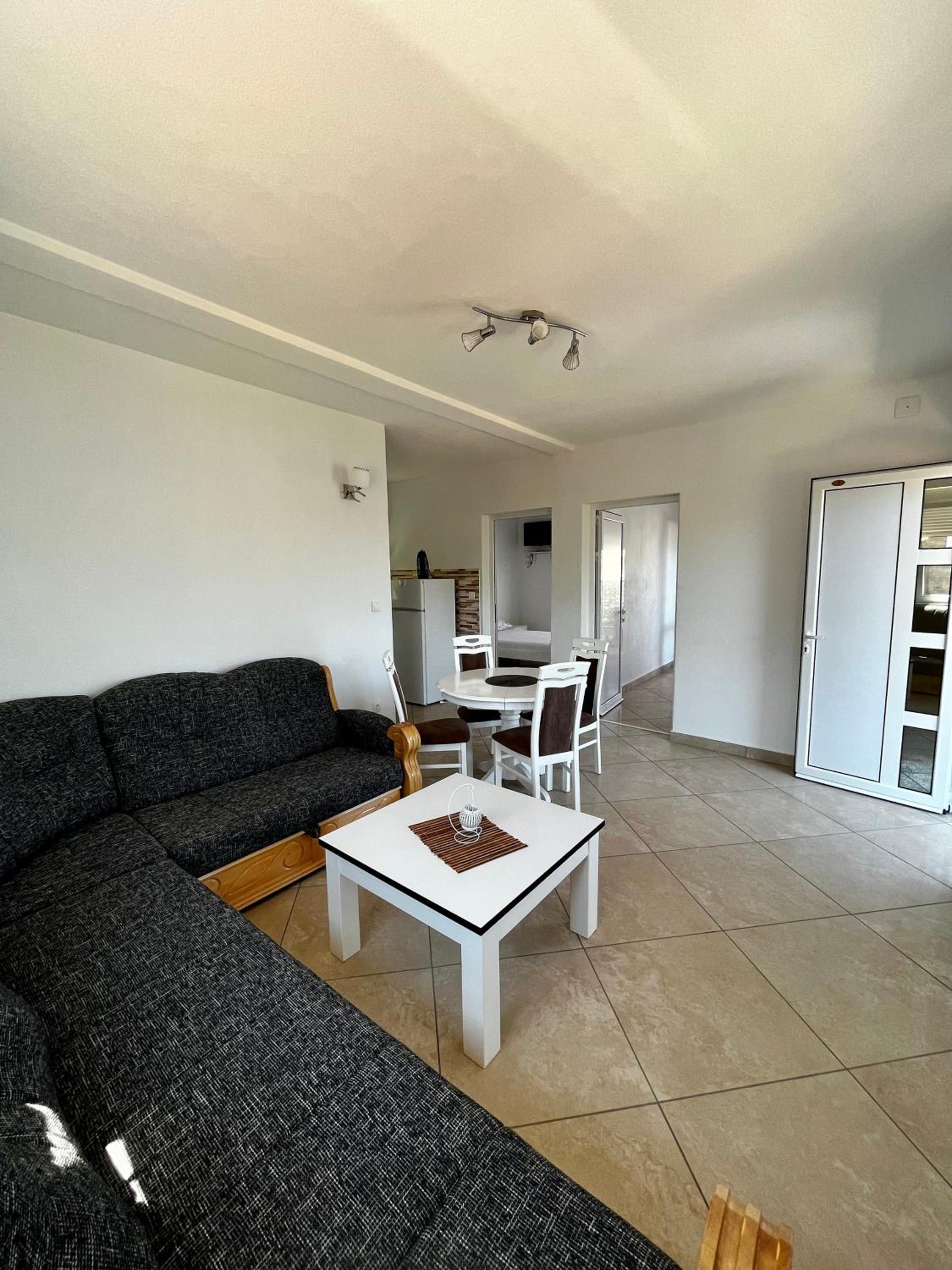Apartments Apartmani Bojana view 3