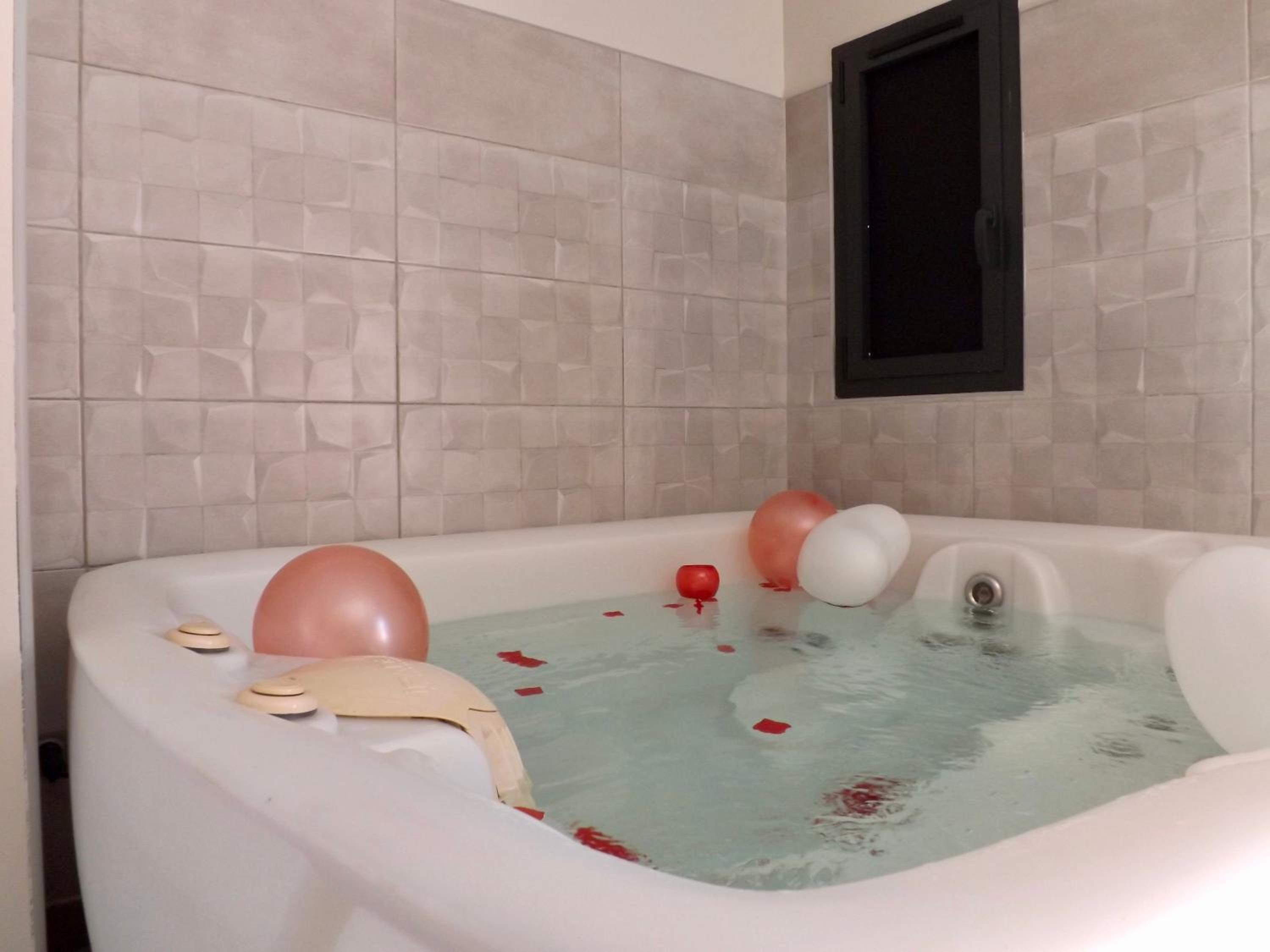 La Suite Côté Pool-House Piscine, Sauna & Jacuzzi privatifs