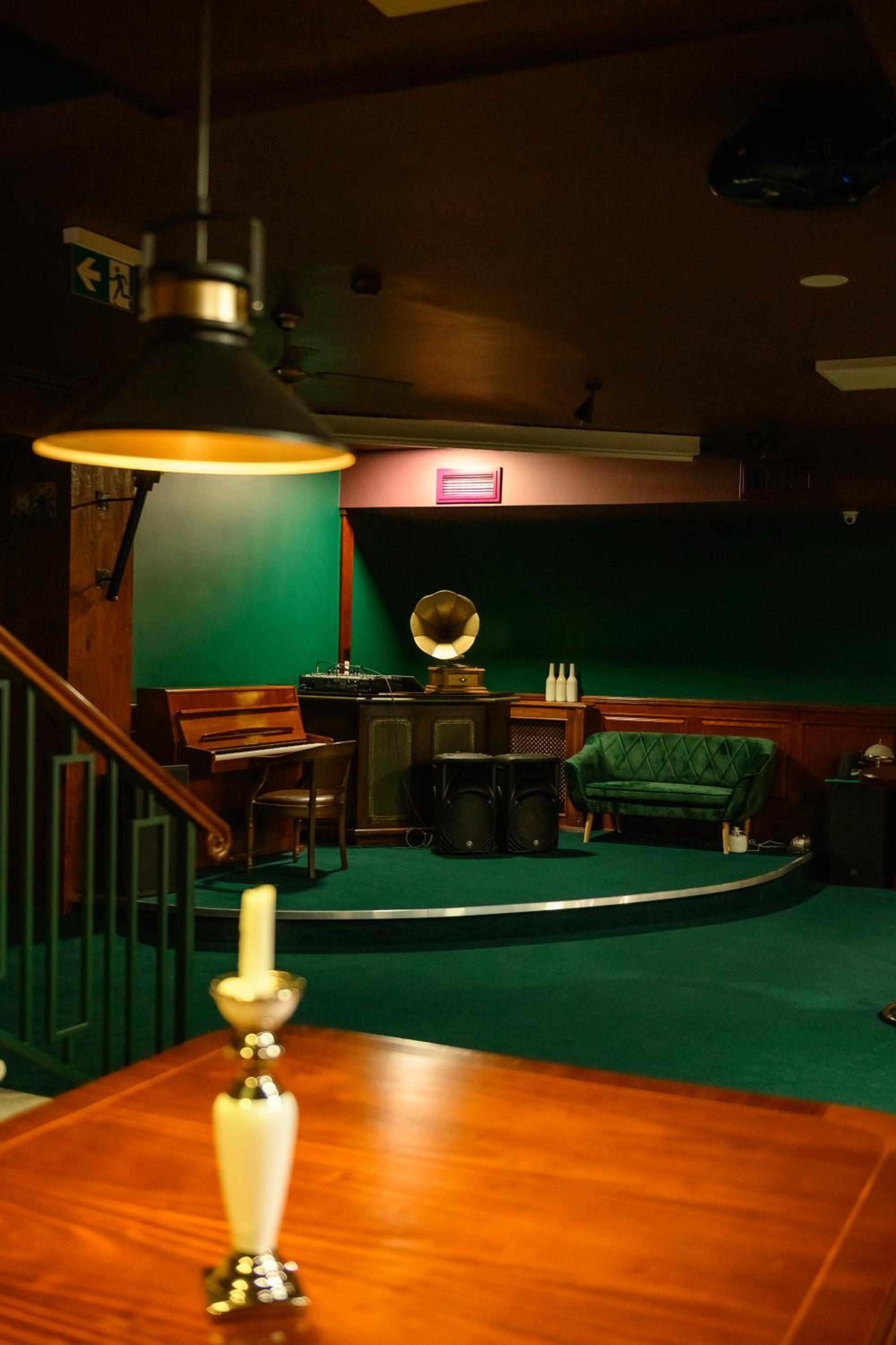 bar