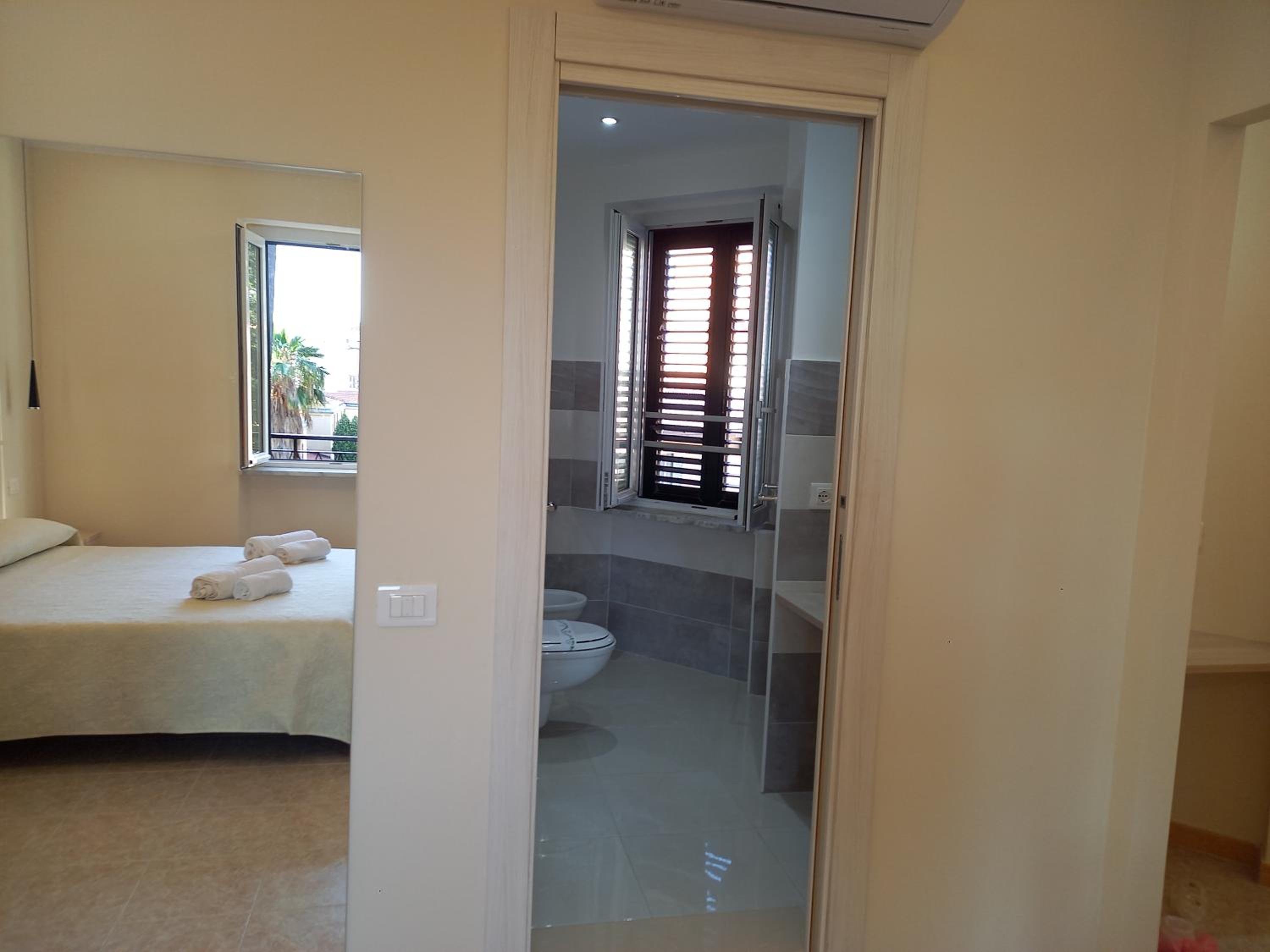 Vittorio Veneto Accomodation - Tropea city center view 5