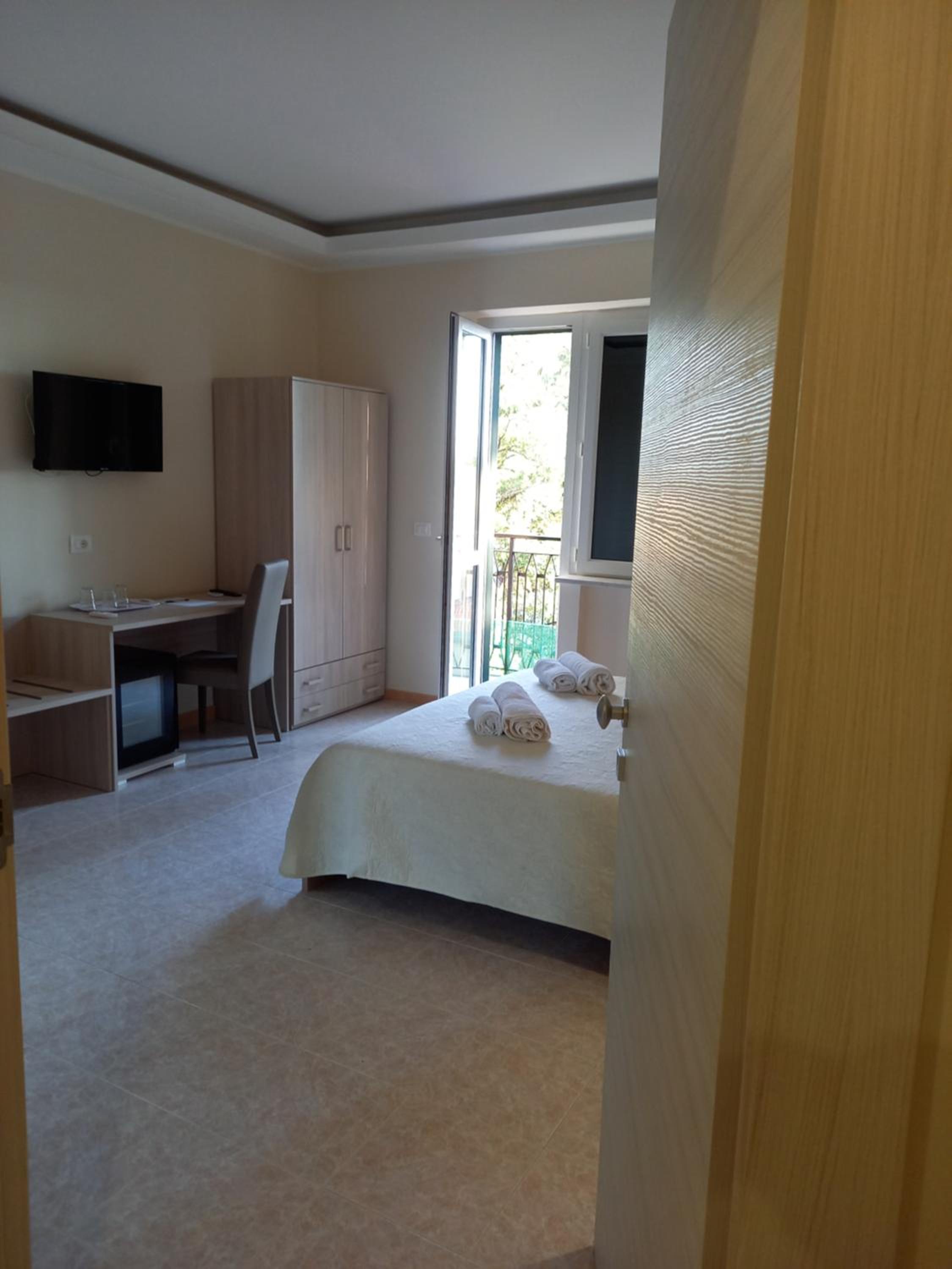 Vittorio Veneto Accomodation - Tropea city center view 3
