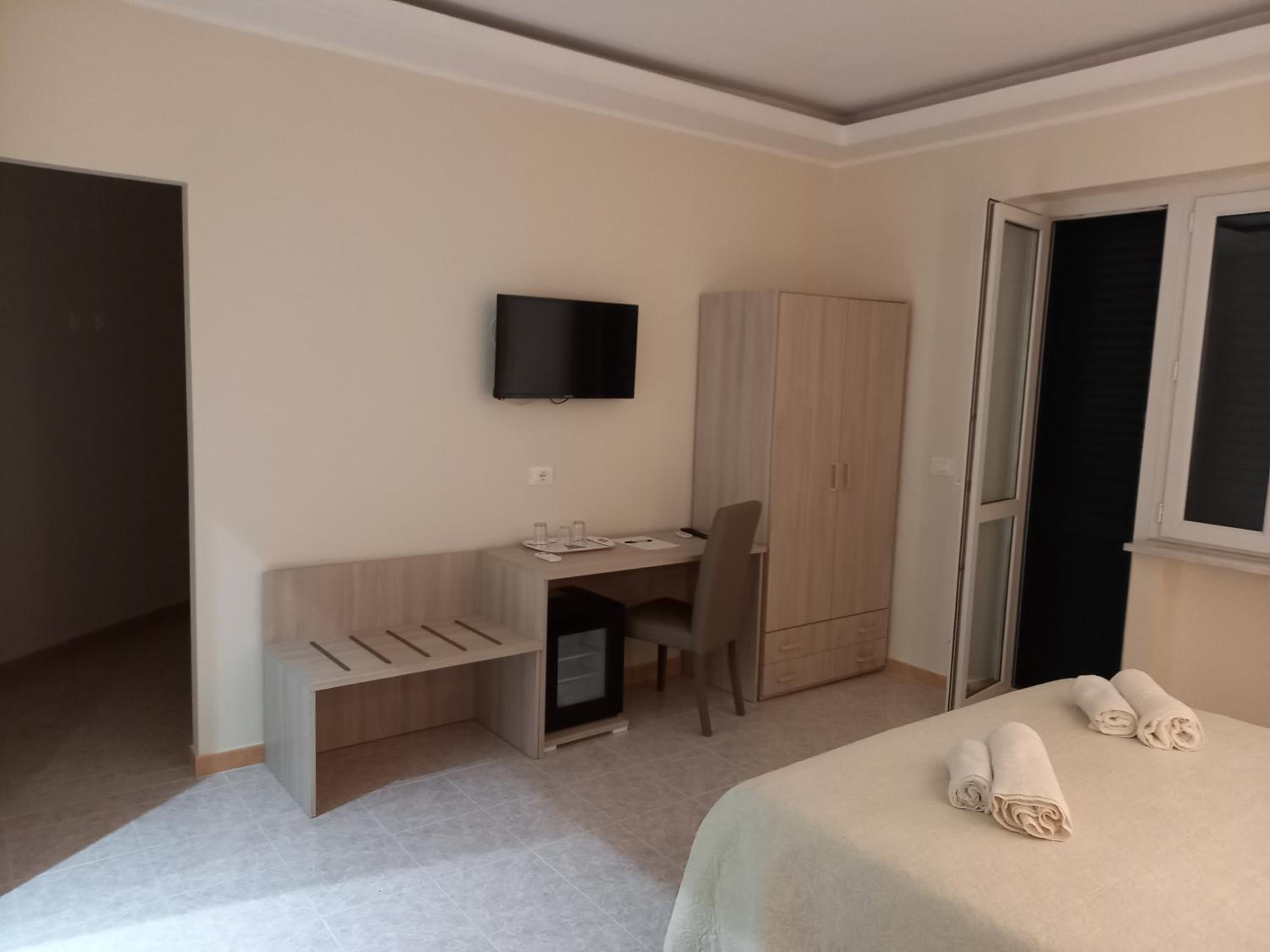 Vittorio Veneto Accomodation - Tropea city center view 2