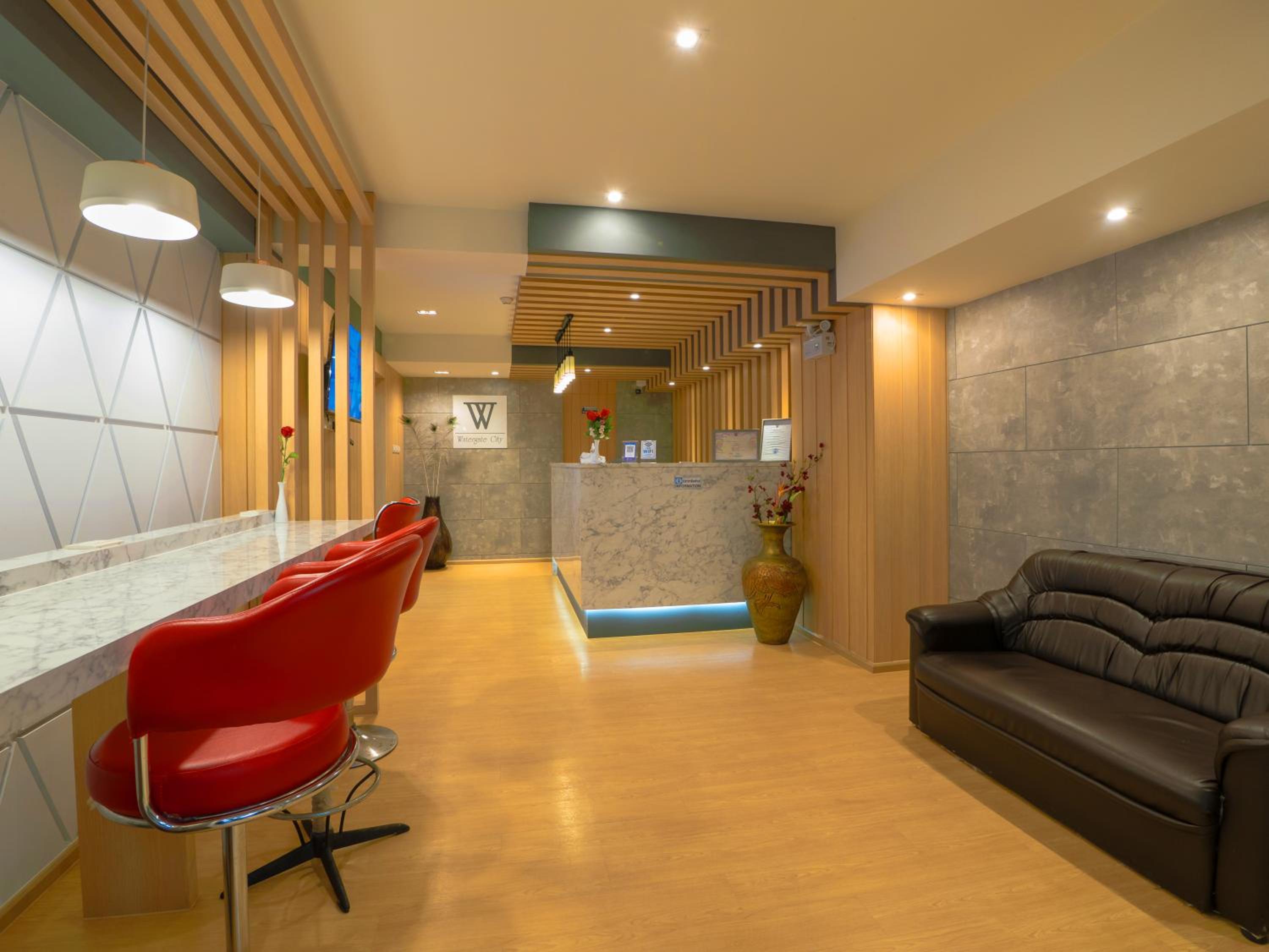 Lobby & Reception