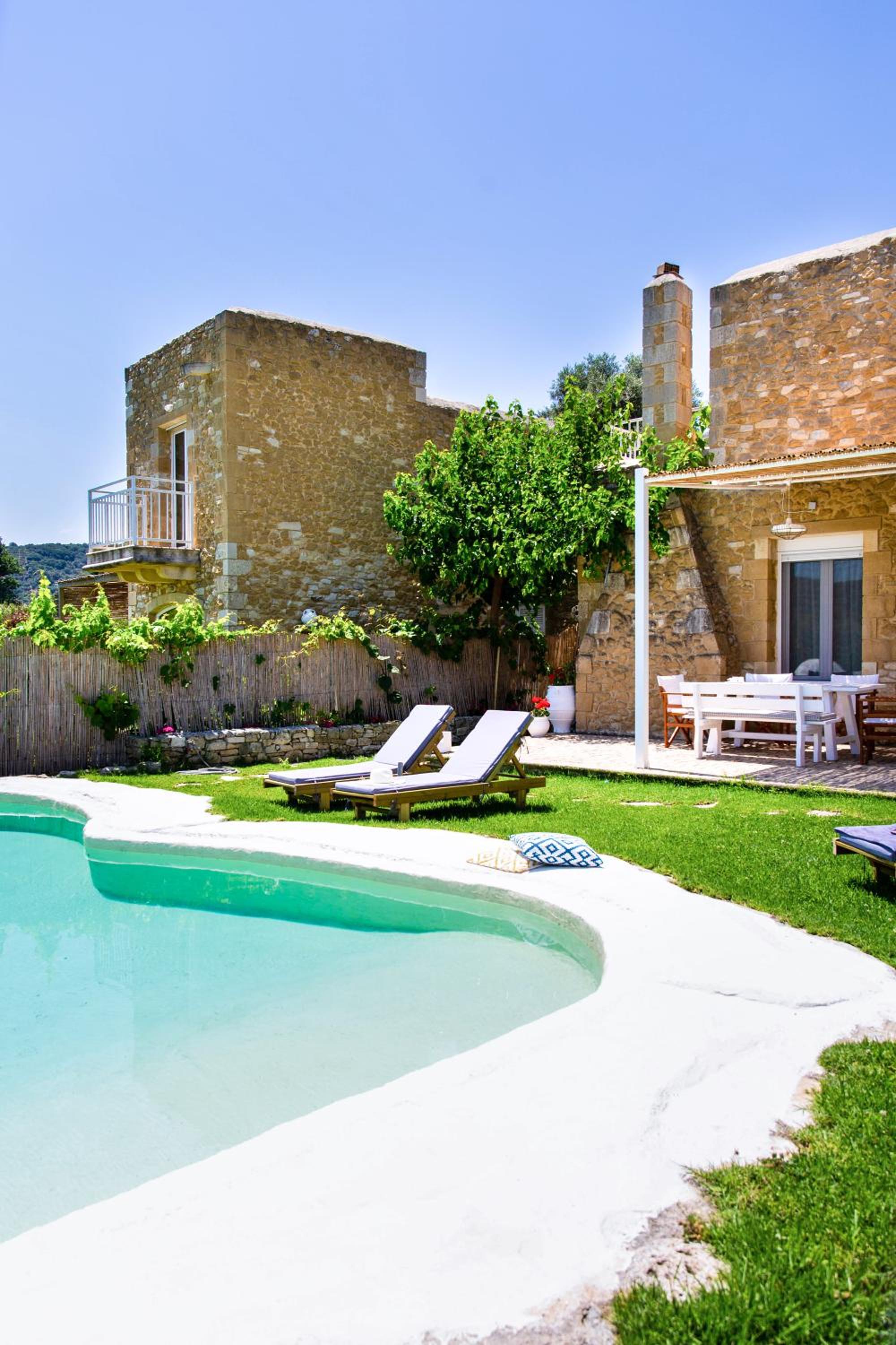 Sonio Villas - Que Bella Collection