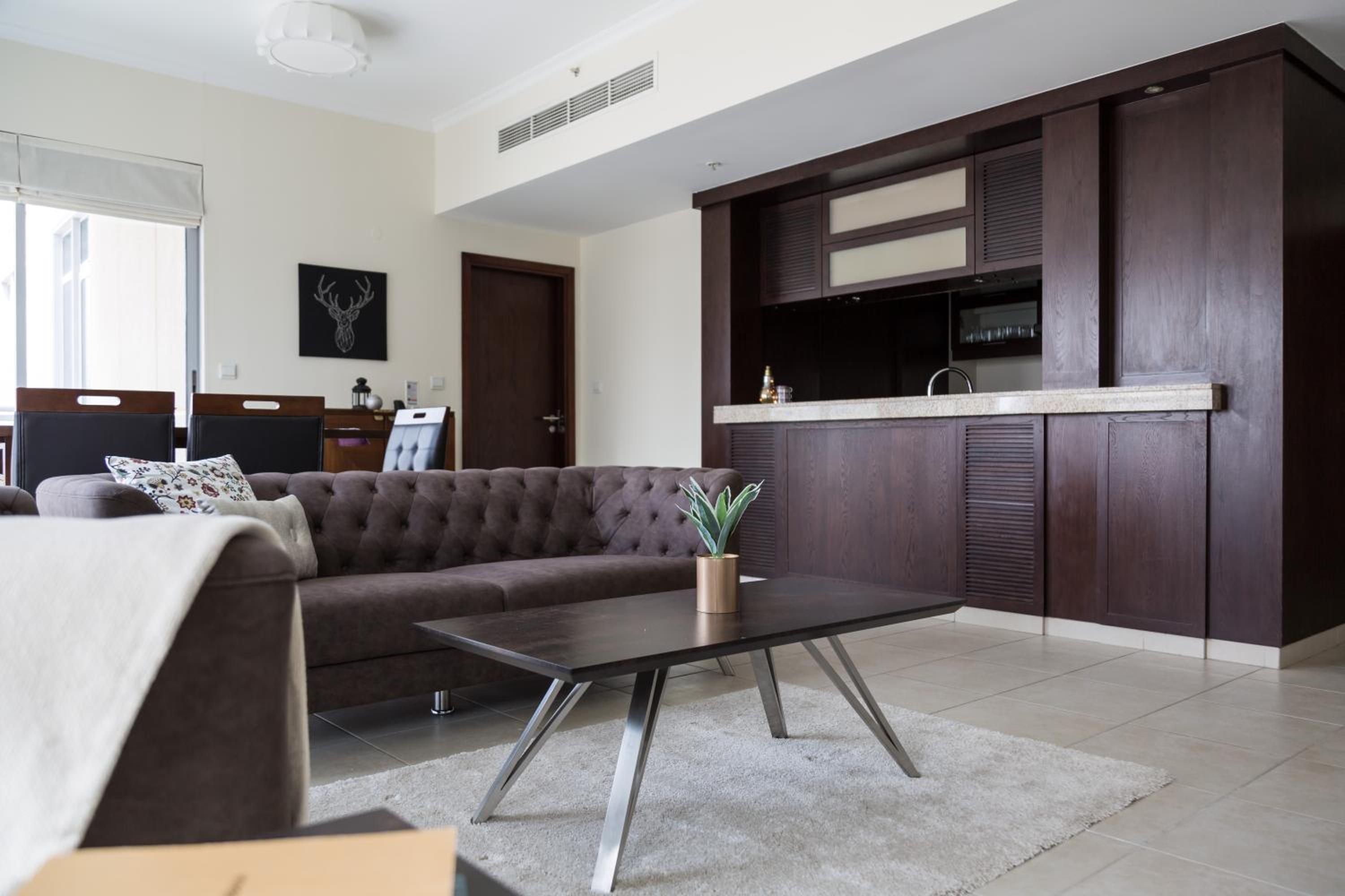 HiGuests - Charming Apt with Terrace Facing Burj Khalifa
