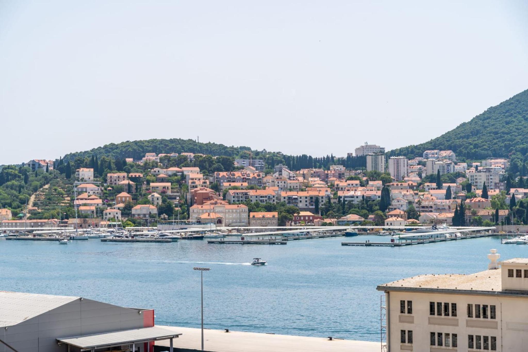 Nostromo Guesthouse with the Sea View