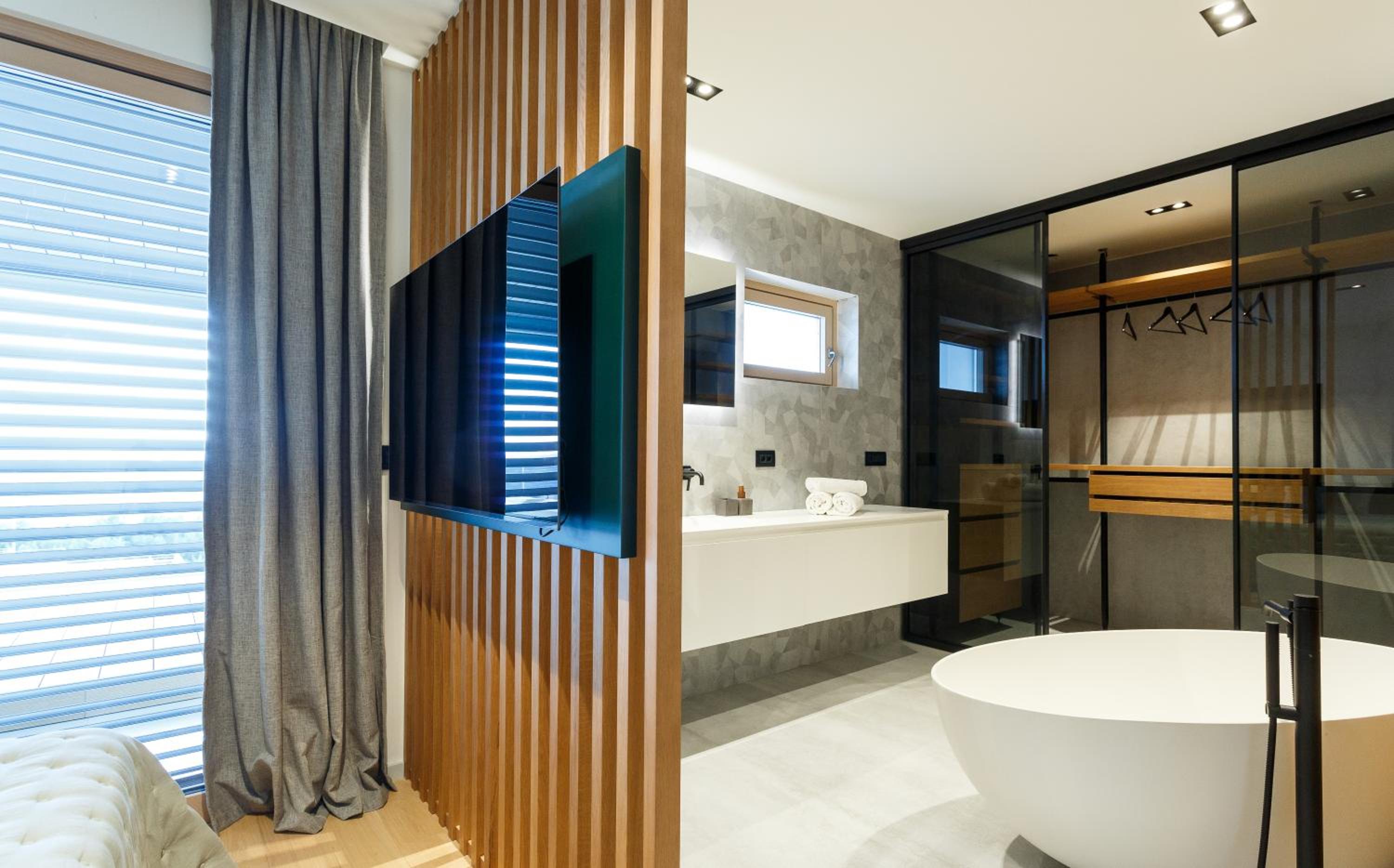 Luxury penthouse V view 5