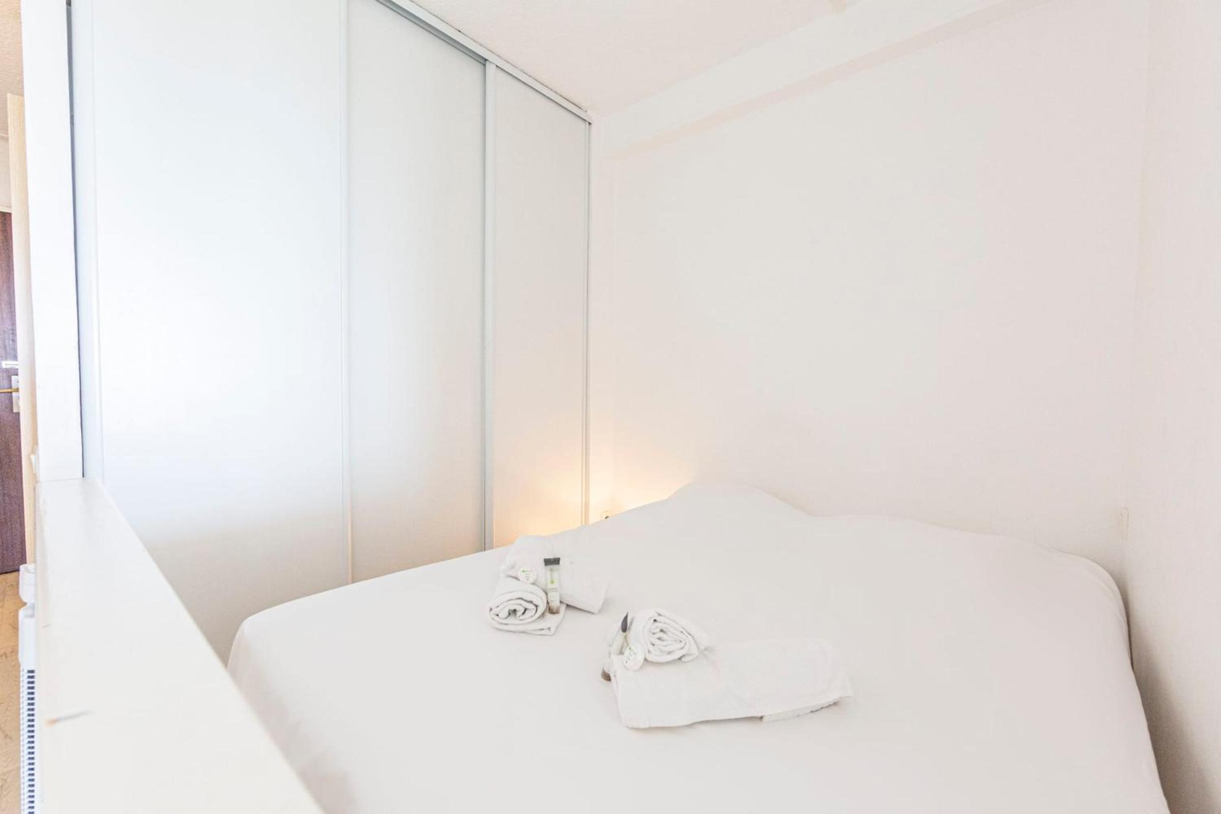 Studio with a 12 m2 terrasse sea view in Antibes Juan les Pins