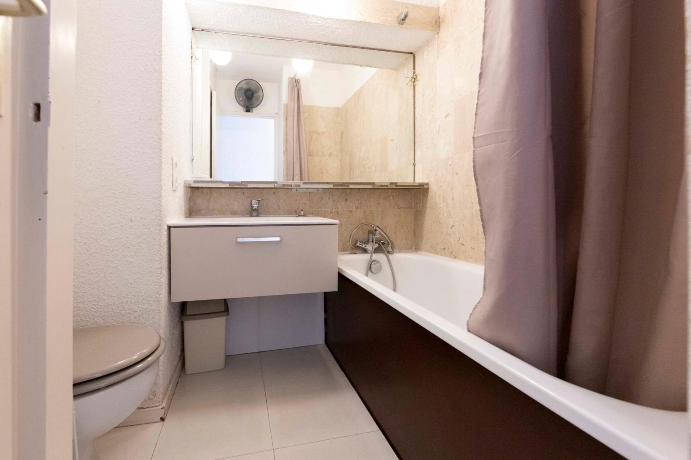 Studio with a 12 m2 terrasse sea view in Antibes Juan les Pins
