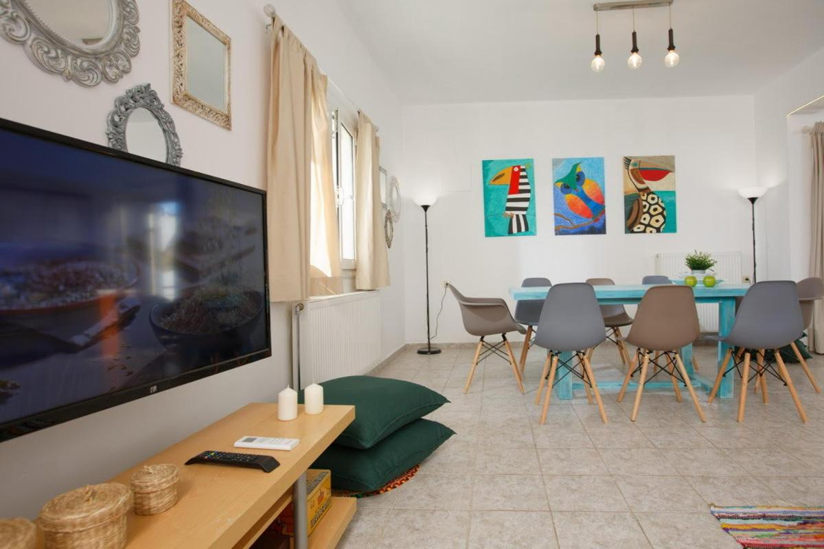 Bright and Stylish 3 Bedroom Apartment photo 2