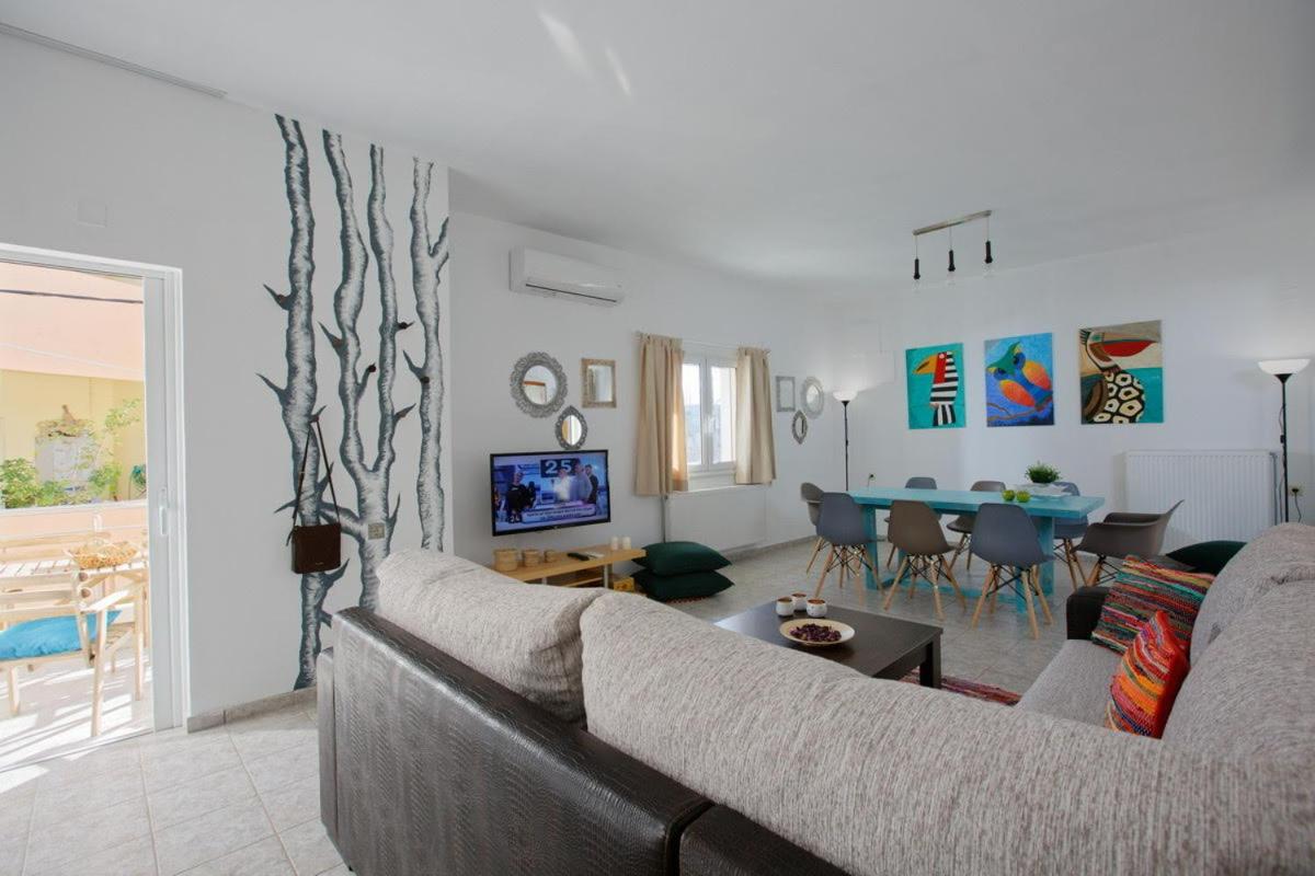 Bright and Stylish 3 Bedroom Apartment photo 3