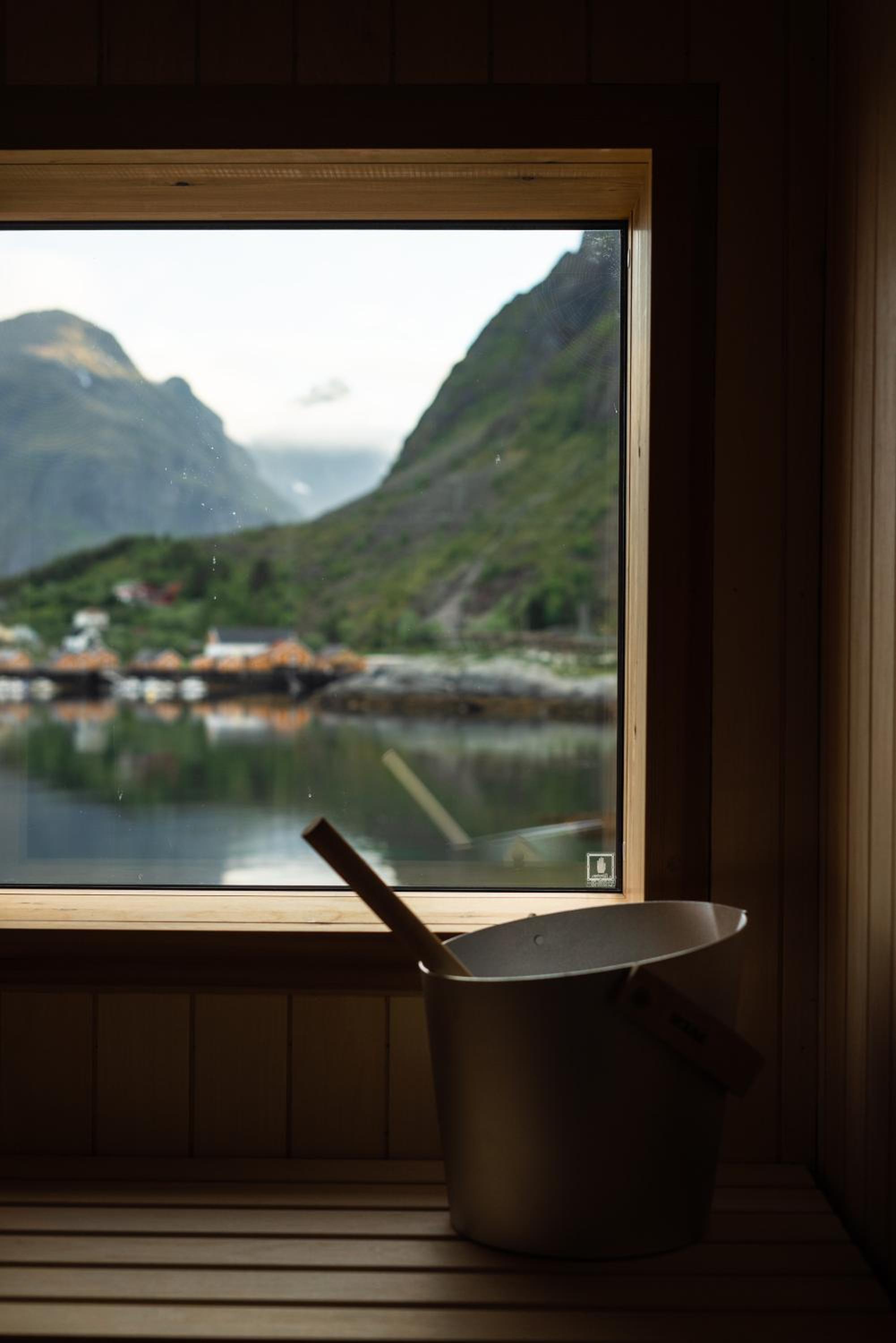 Holmen Lofoten 24