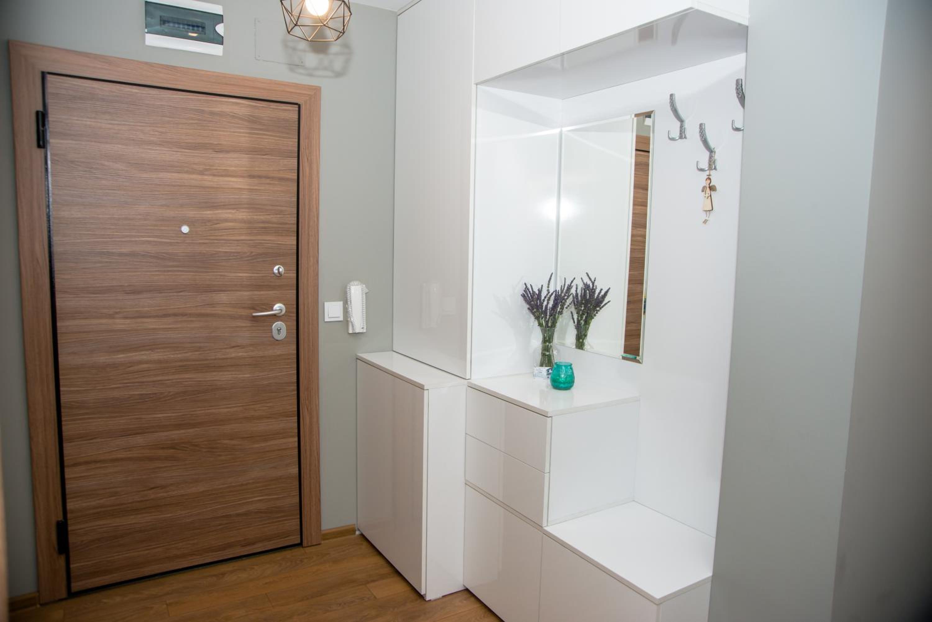 Intense Apartment