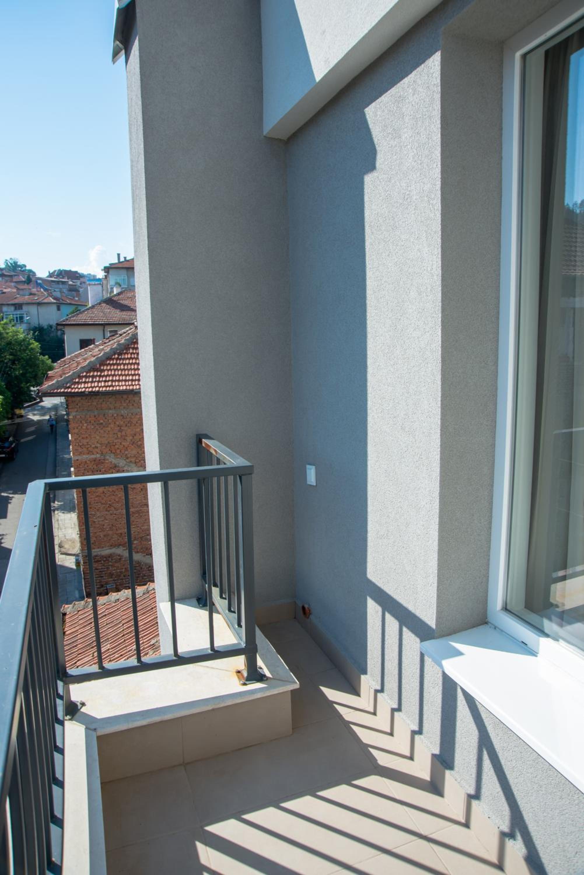 Intense Apartment