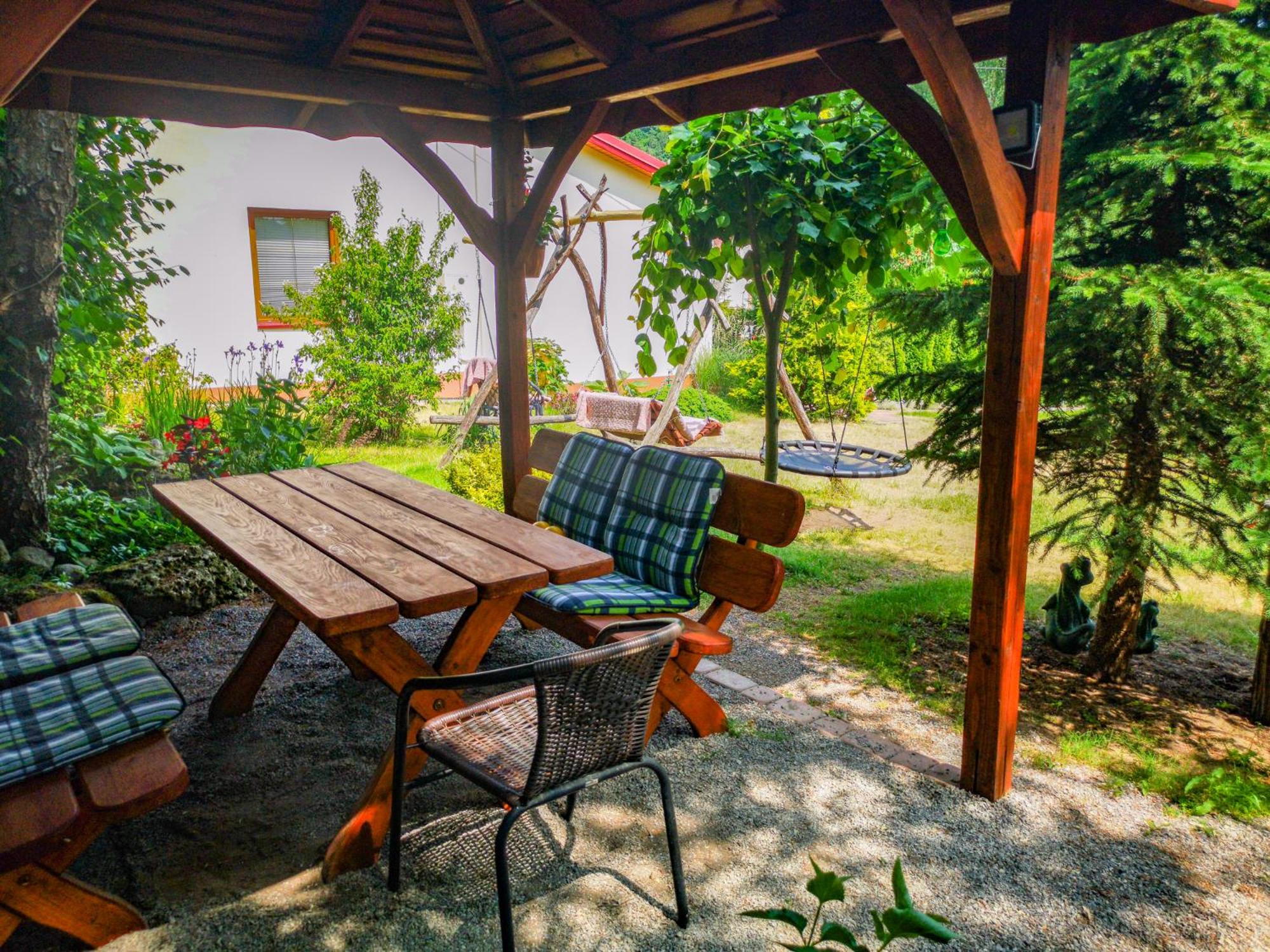 DOMEK NA ZARZECZU