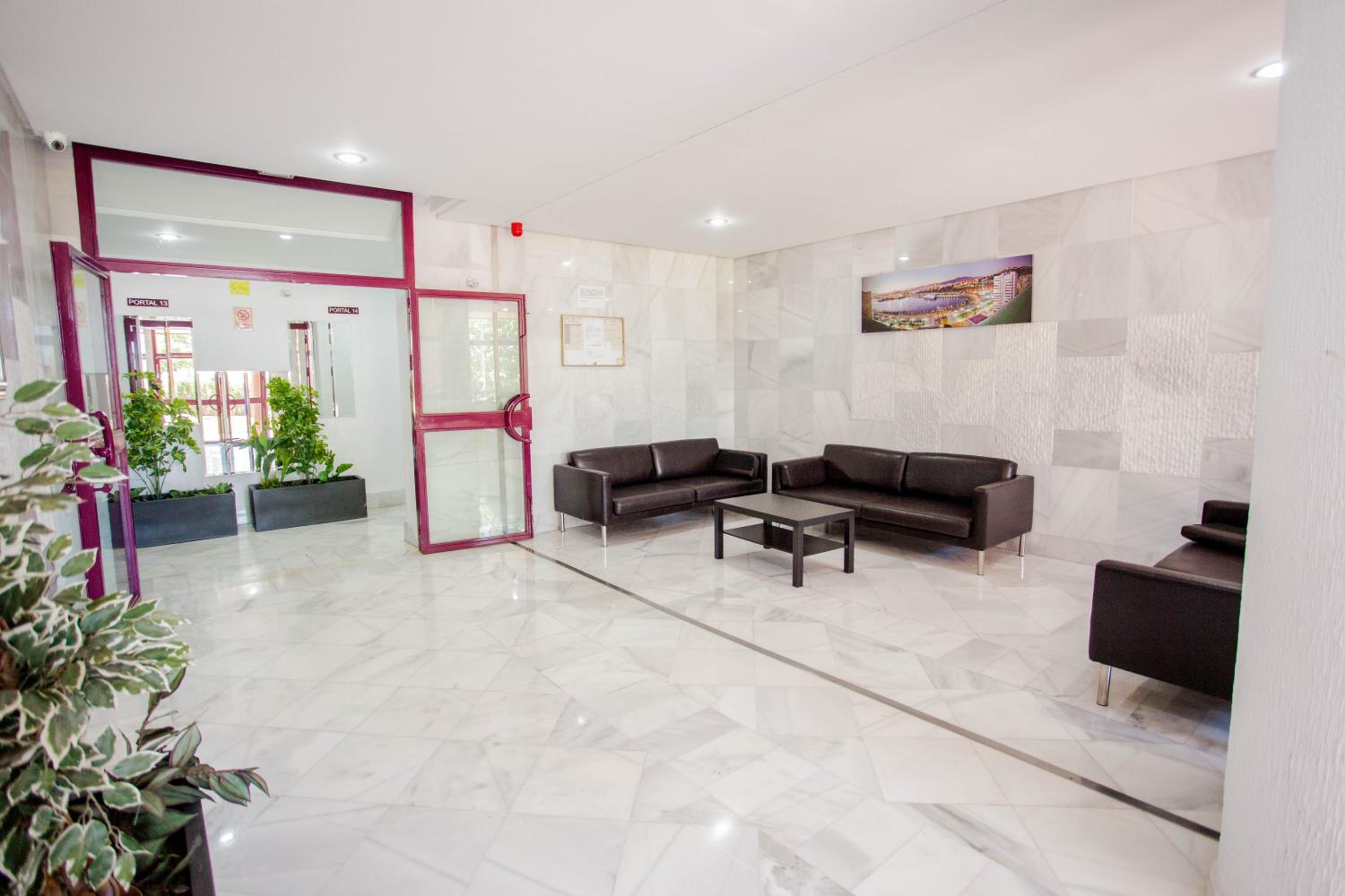 Apartamento Teatinos, Metro, Free Parking & Pool