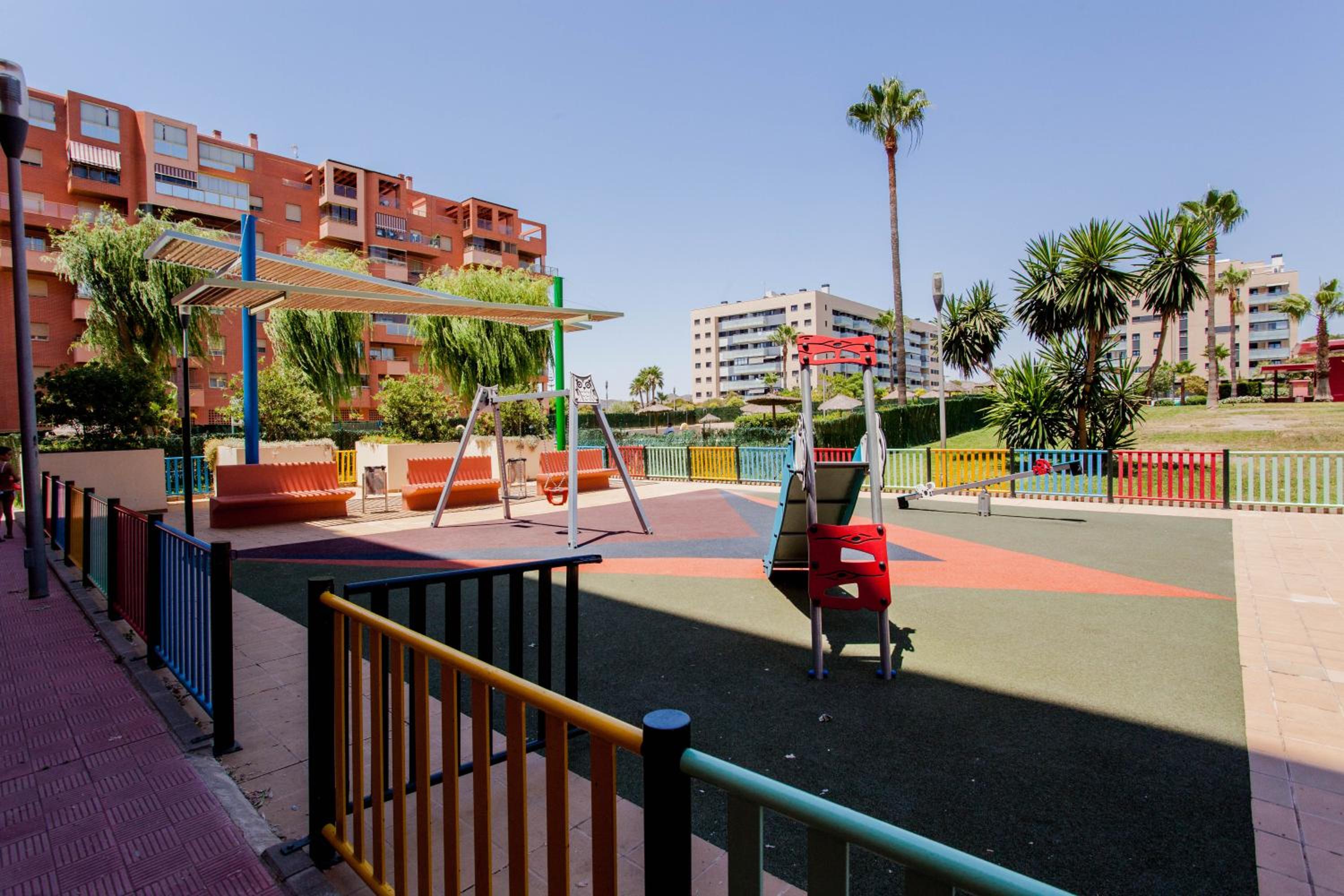 Apartamento Teatinos, Metro, Free Parking & Pool