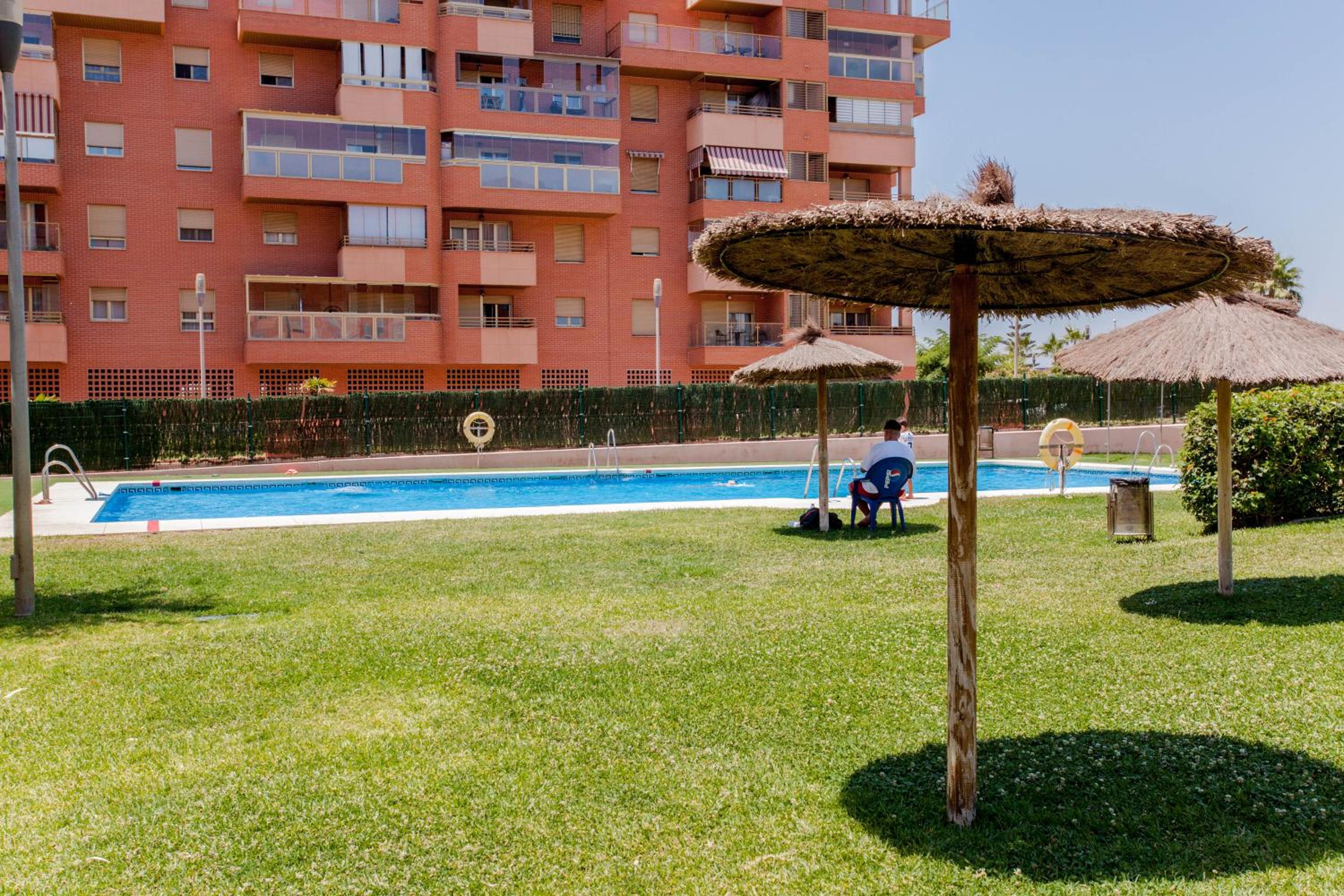 Apartamento Teatinos, Metro, Free Parking & Pool