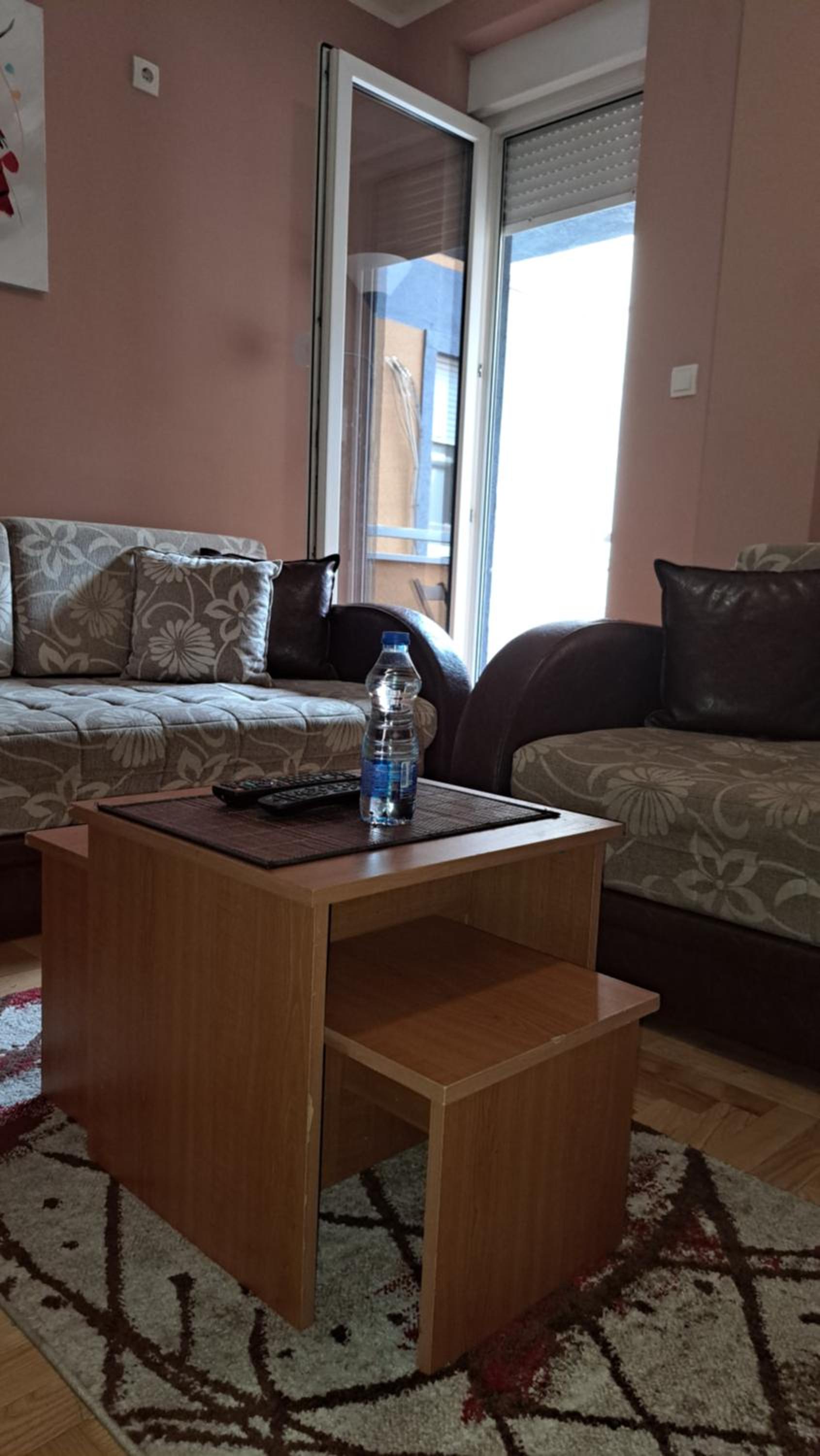 Lens Apartment