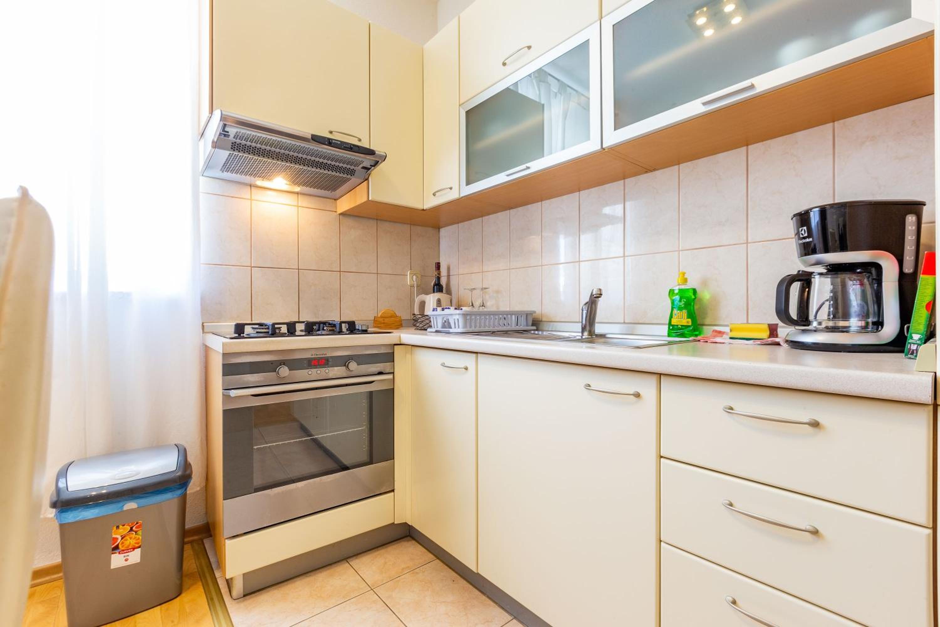 Vale apartment with balcony view 3