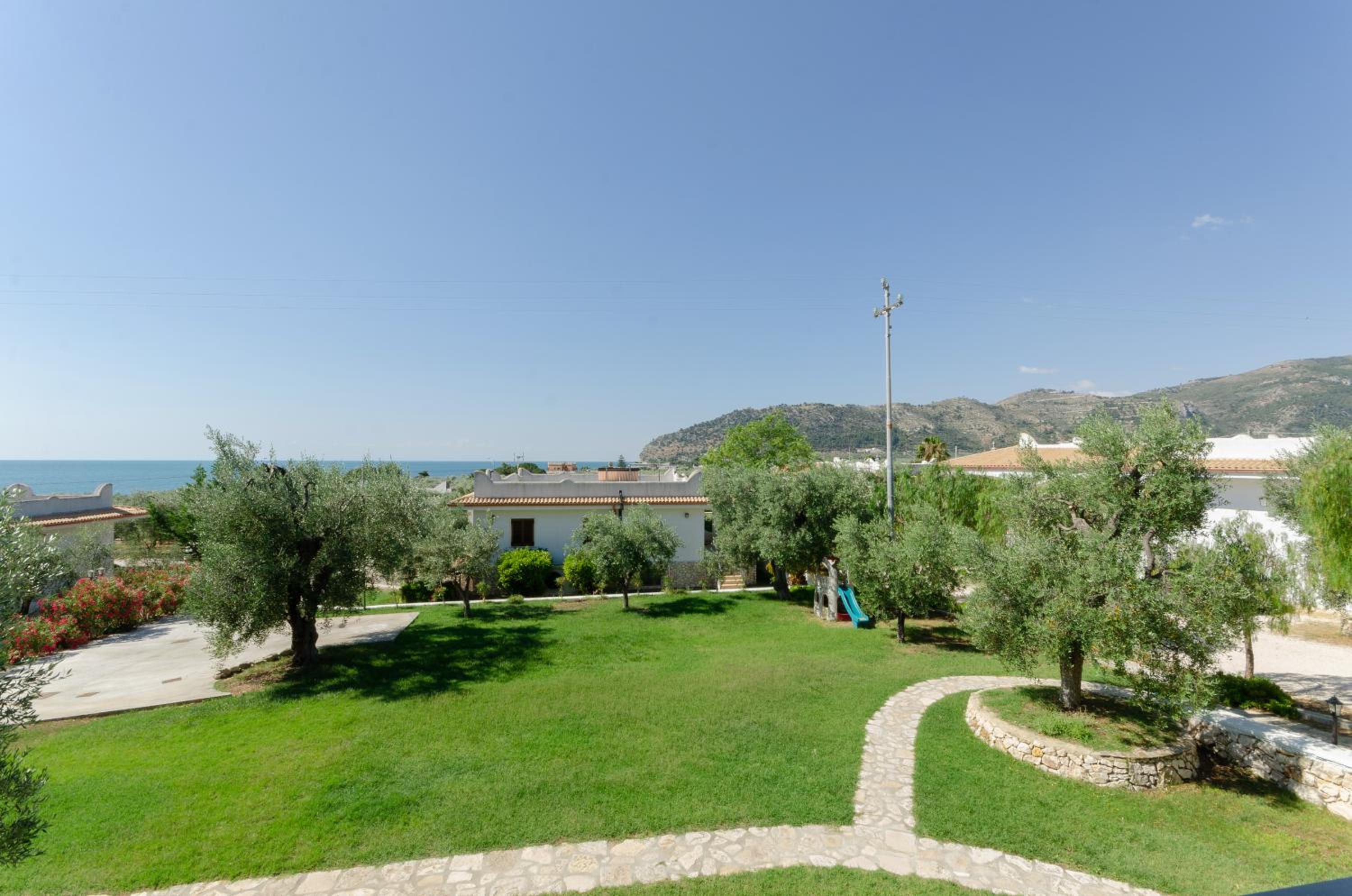 Hotel Case Vacanza Fracarluccio - Image 1