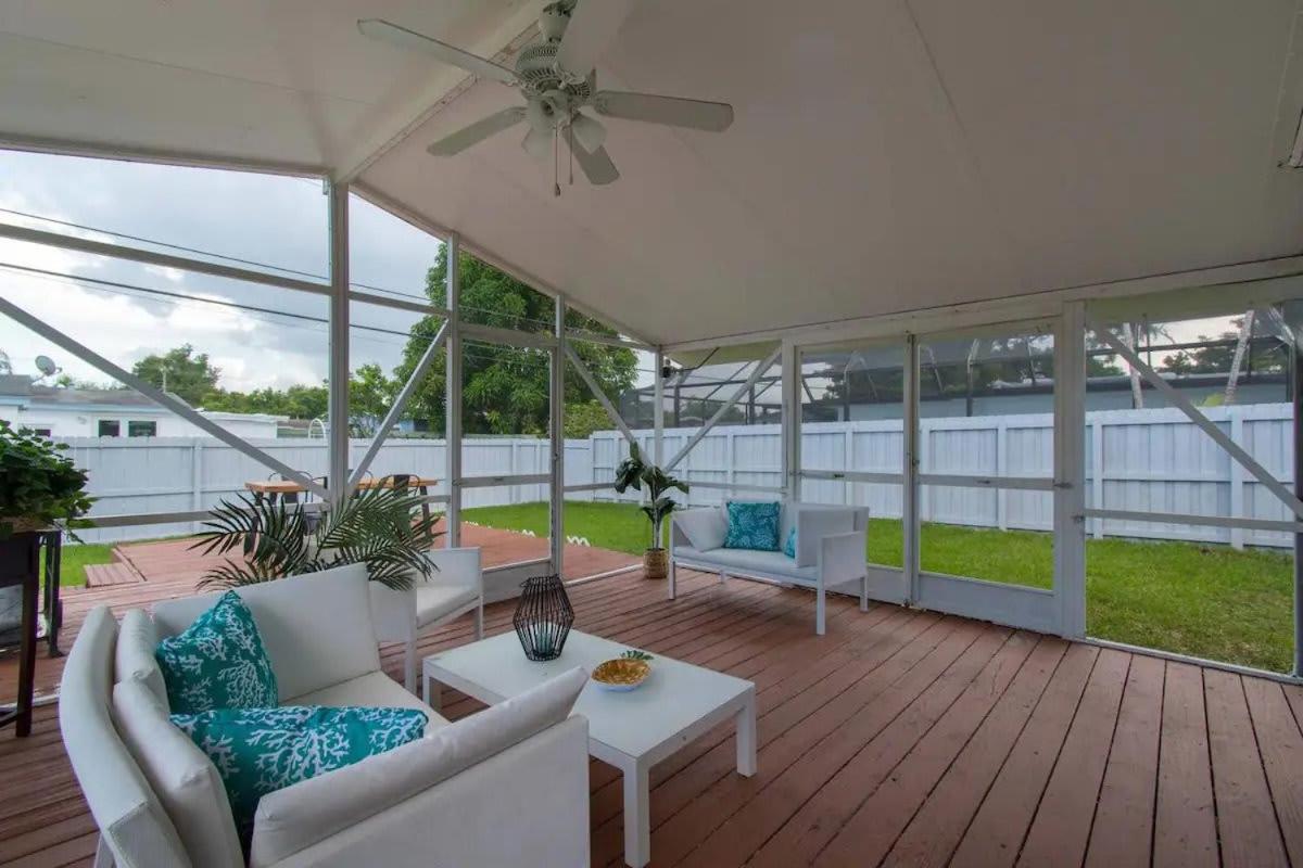RENOVATED 2 Bd with Private Hot Tub 6 min to HARDROCK CASINO