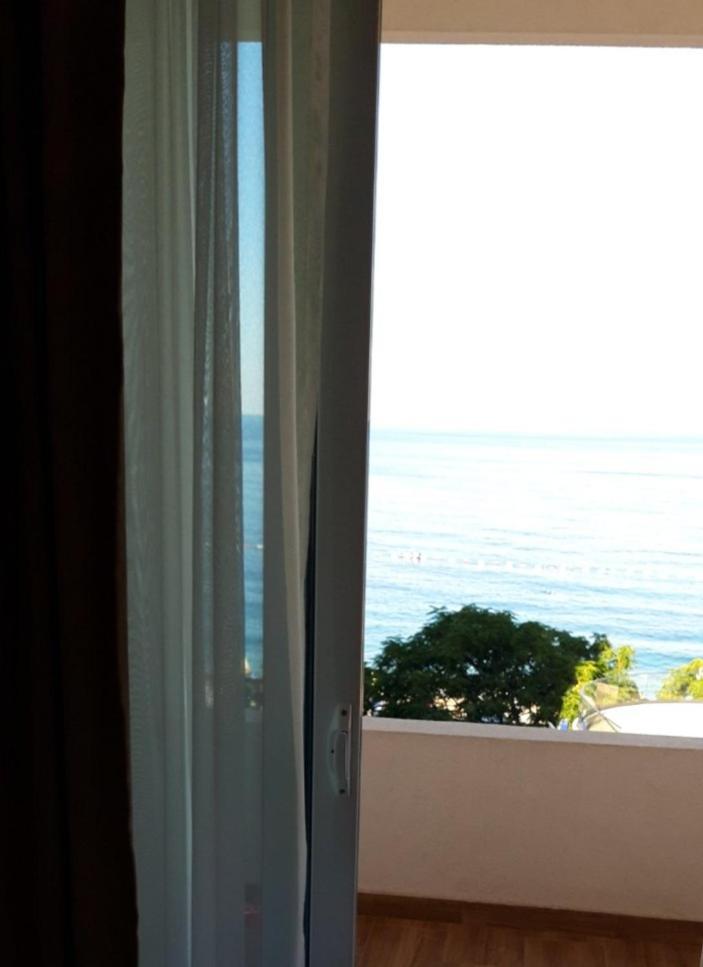 Queen Apartments & Rooms view 3