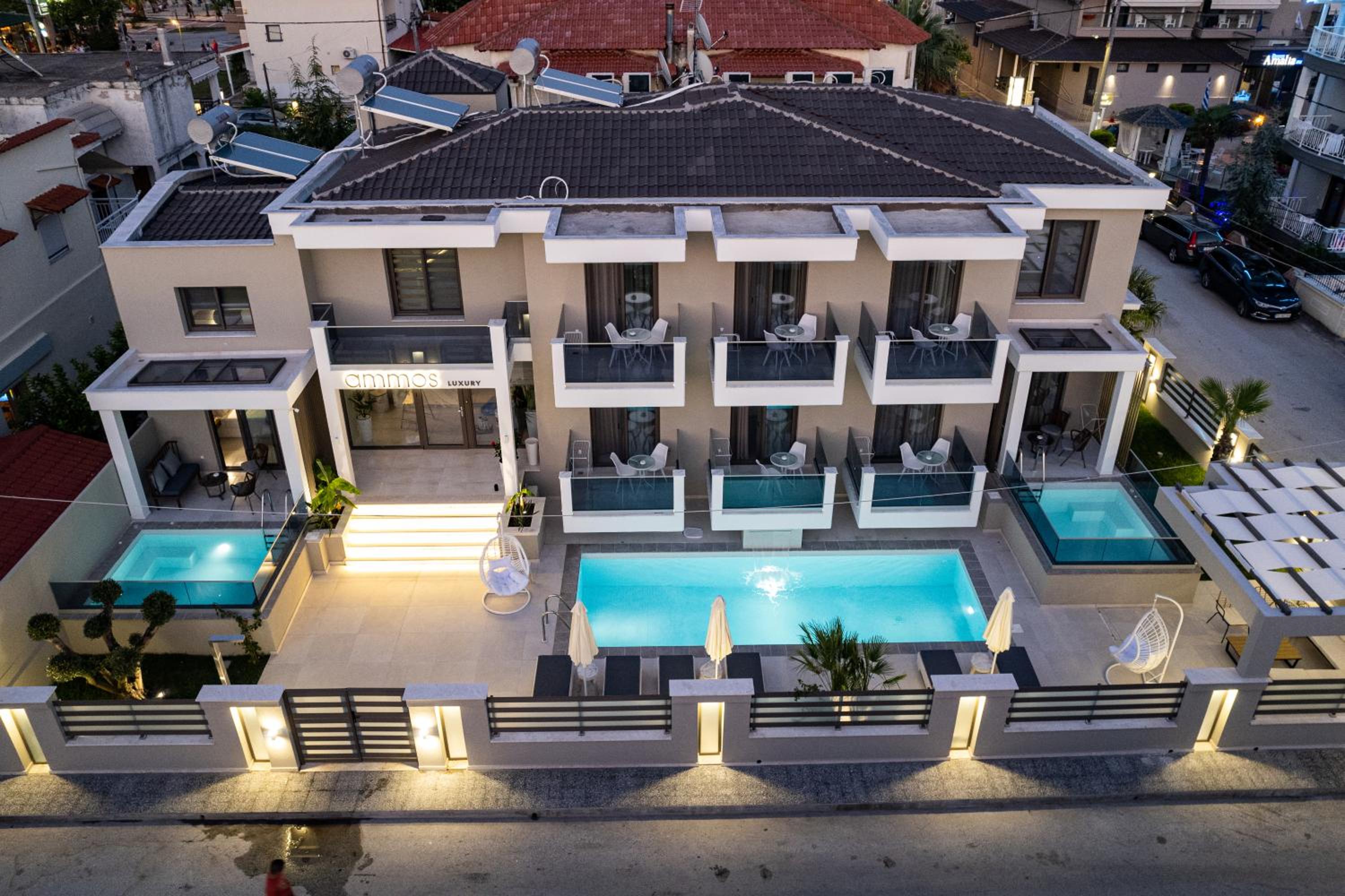 Hotel Ammos Luxury Apartments - Image 1