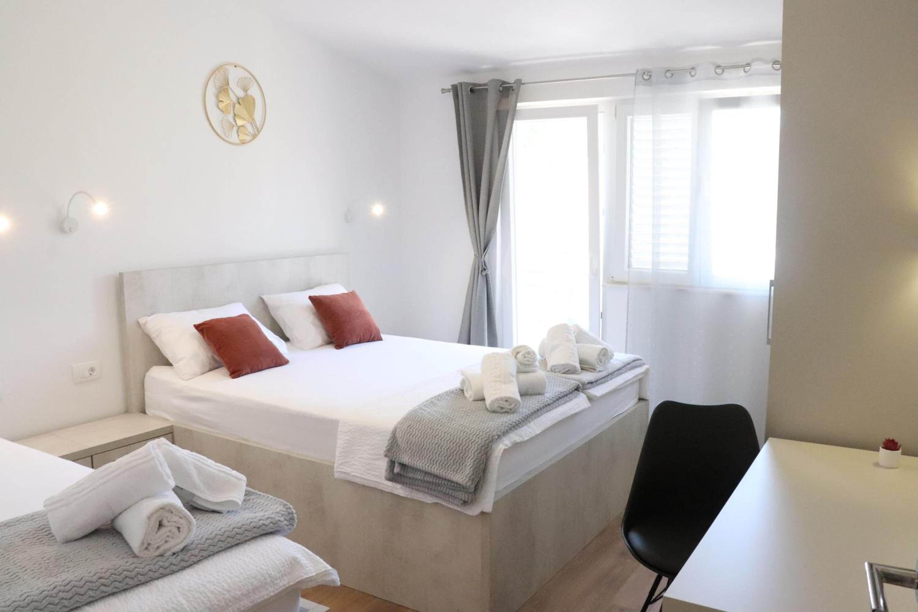 Apartment MARY- 2 free parking, near Mall of Split view 3