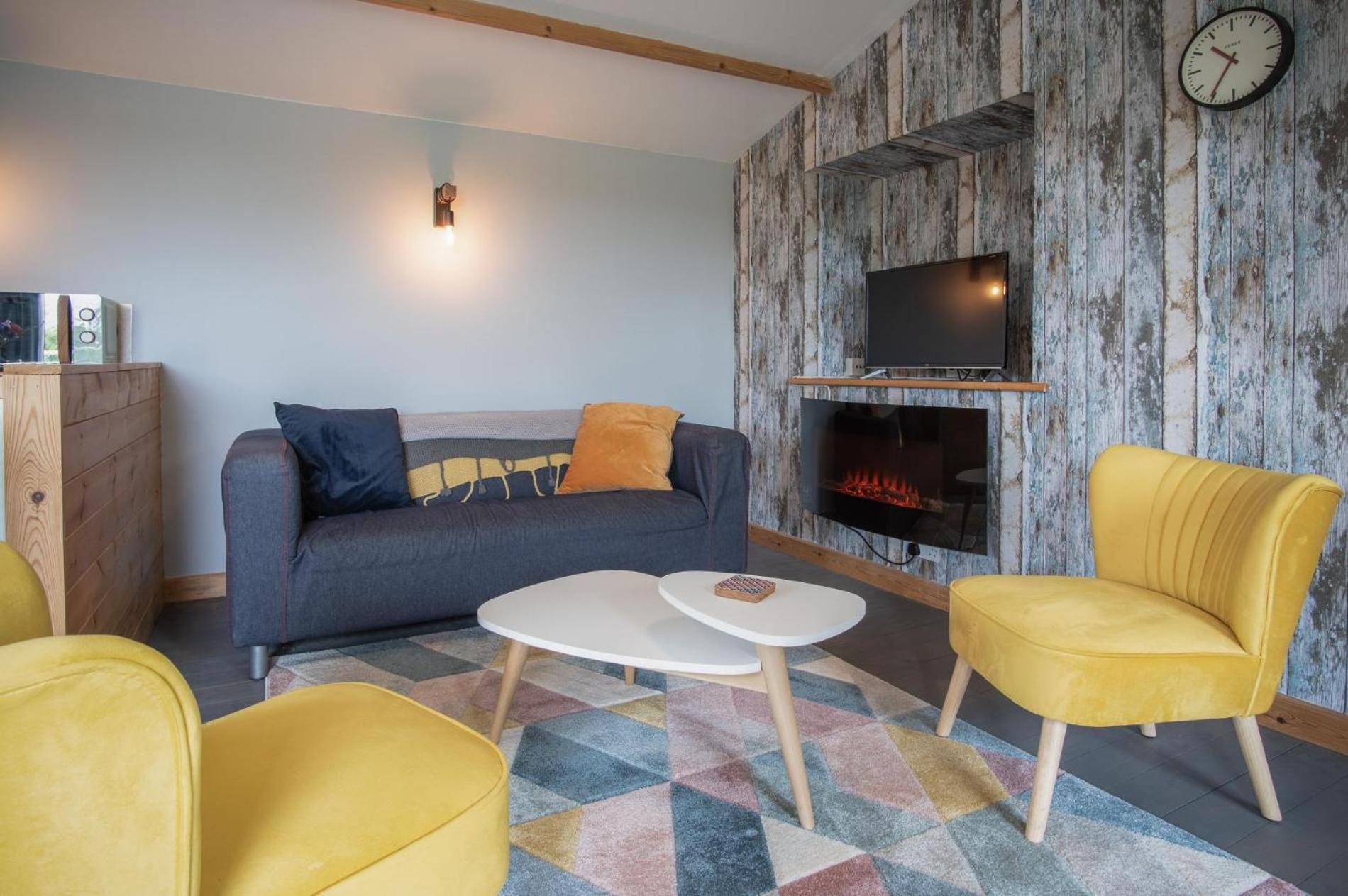 The Lodge At Sheepswalk Farm - 2 Bedroom Lodge - Stepaside view 2