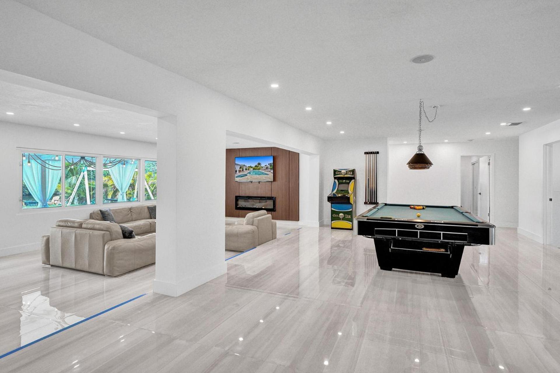 Newly Renovated 5br Villa with pool in Ft Lauderdale on the water