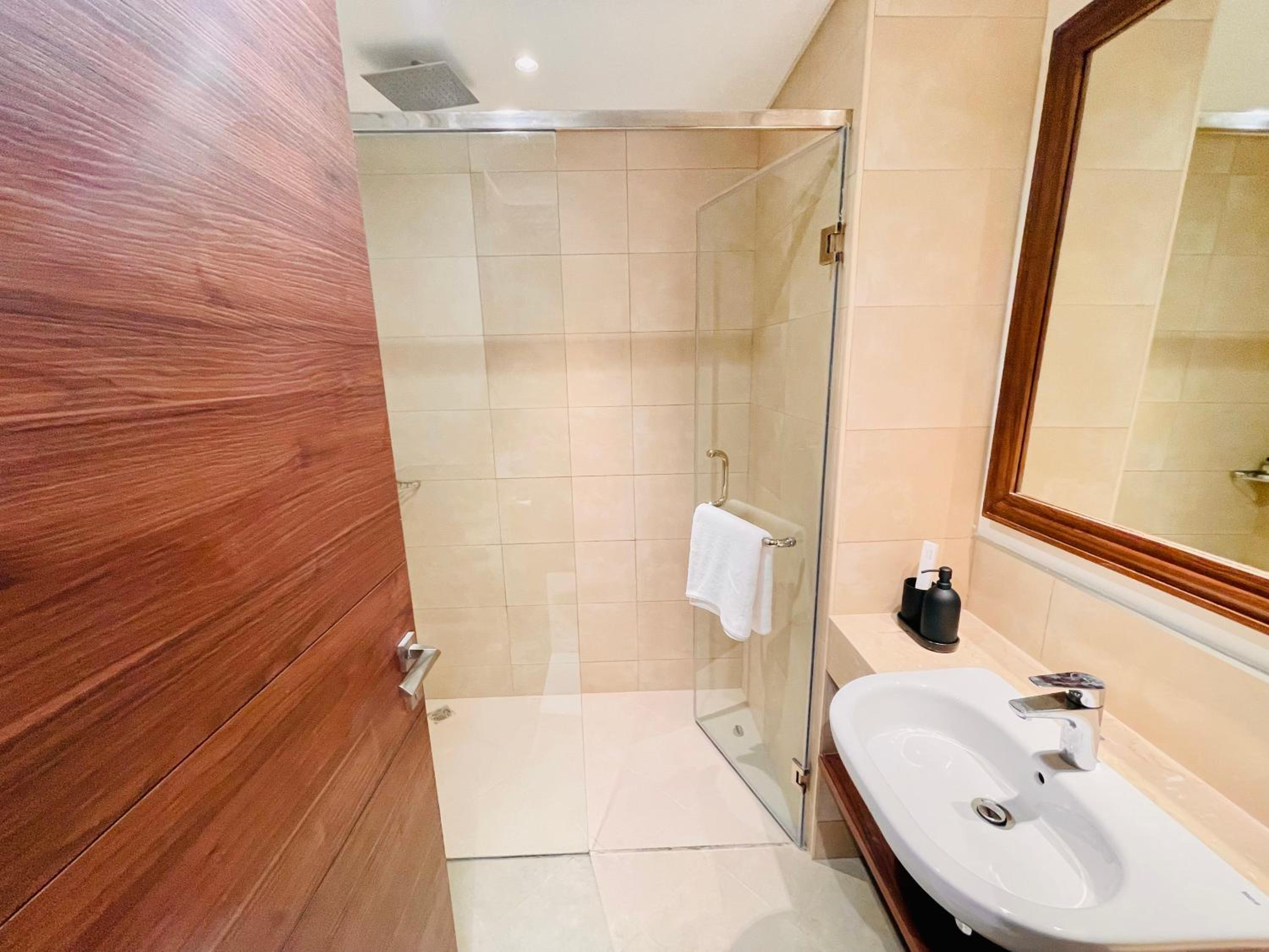GOODWOOD SUITES HOMES VACATION