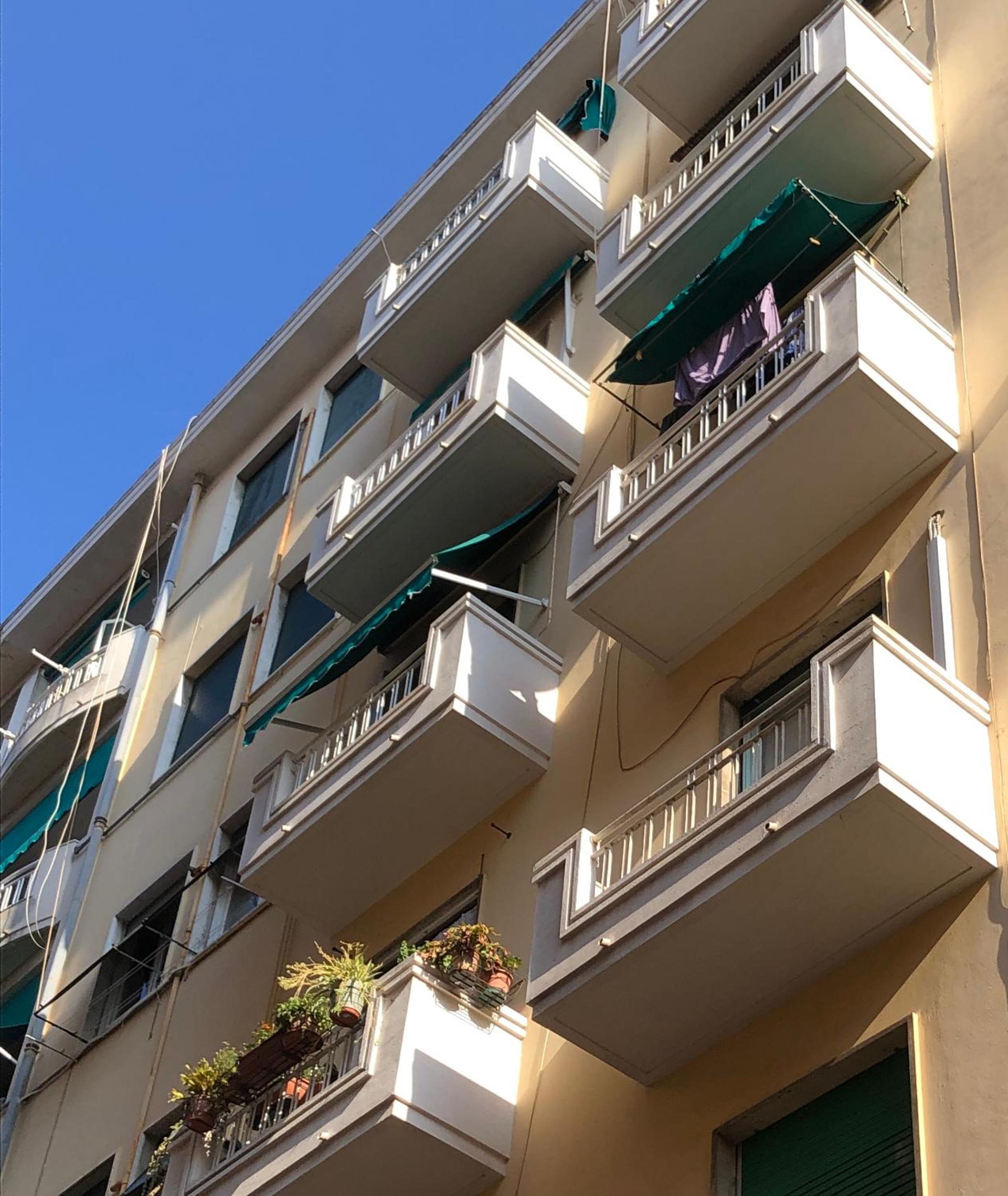 Centrally located apt by harbour with elevator view 2