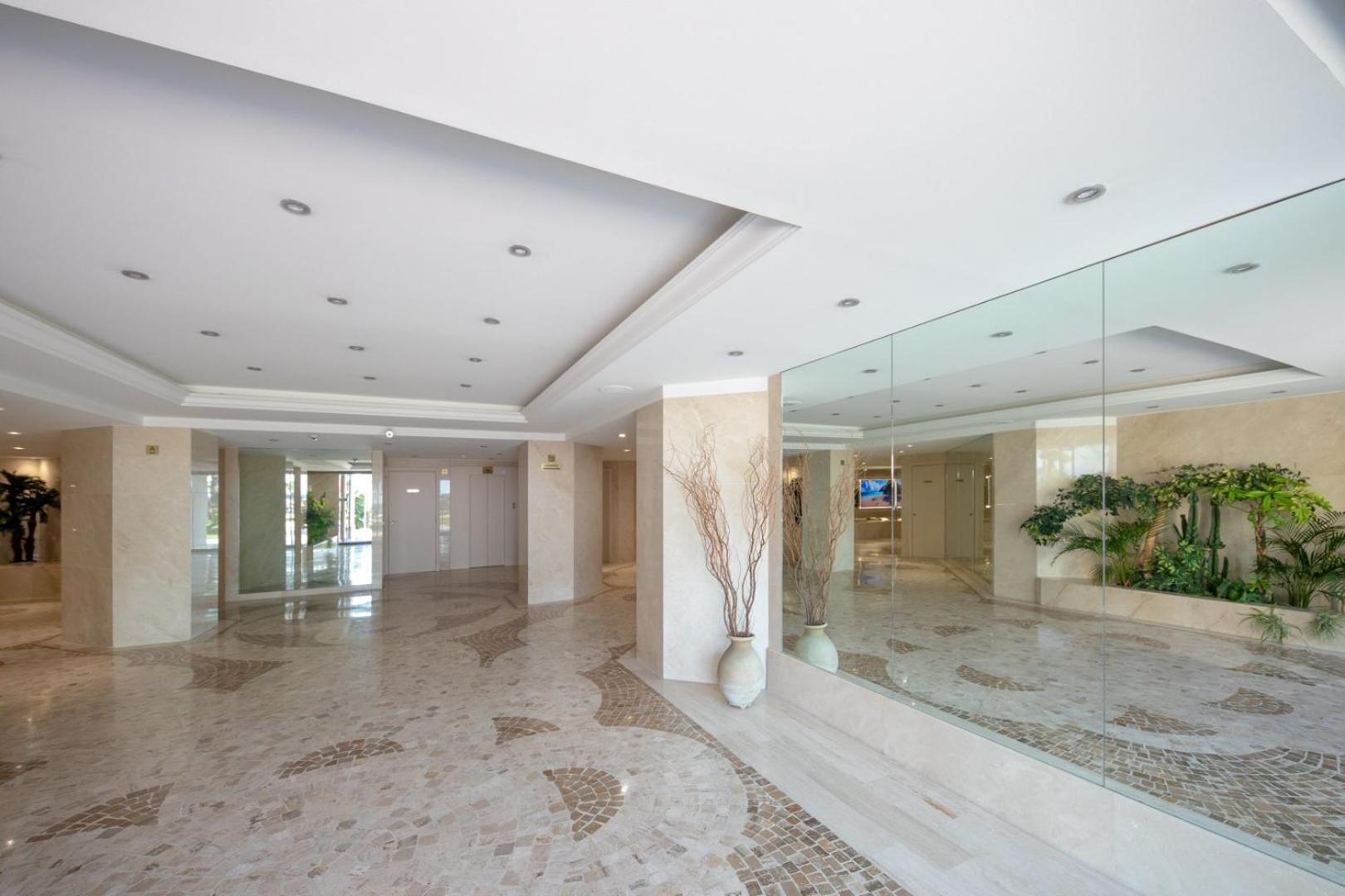 Center Bay Luxueux appartement avec vue mer 6 eme etage