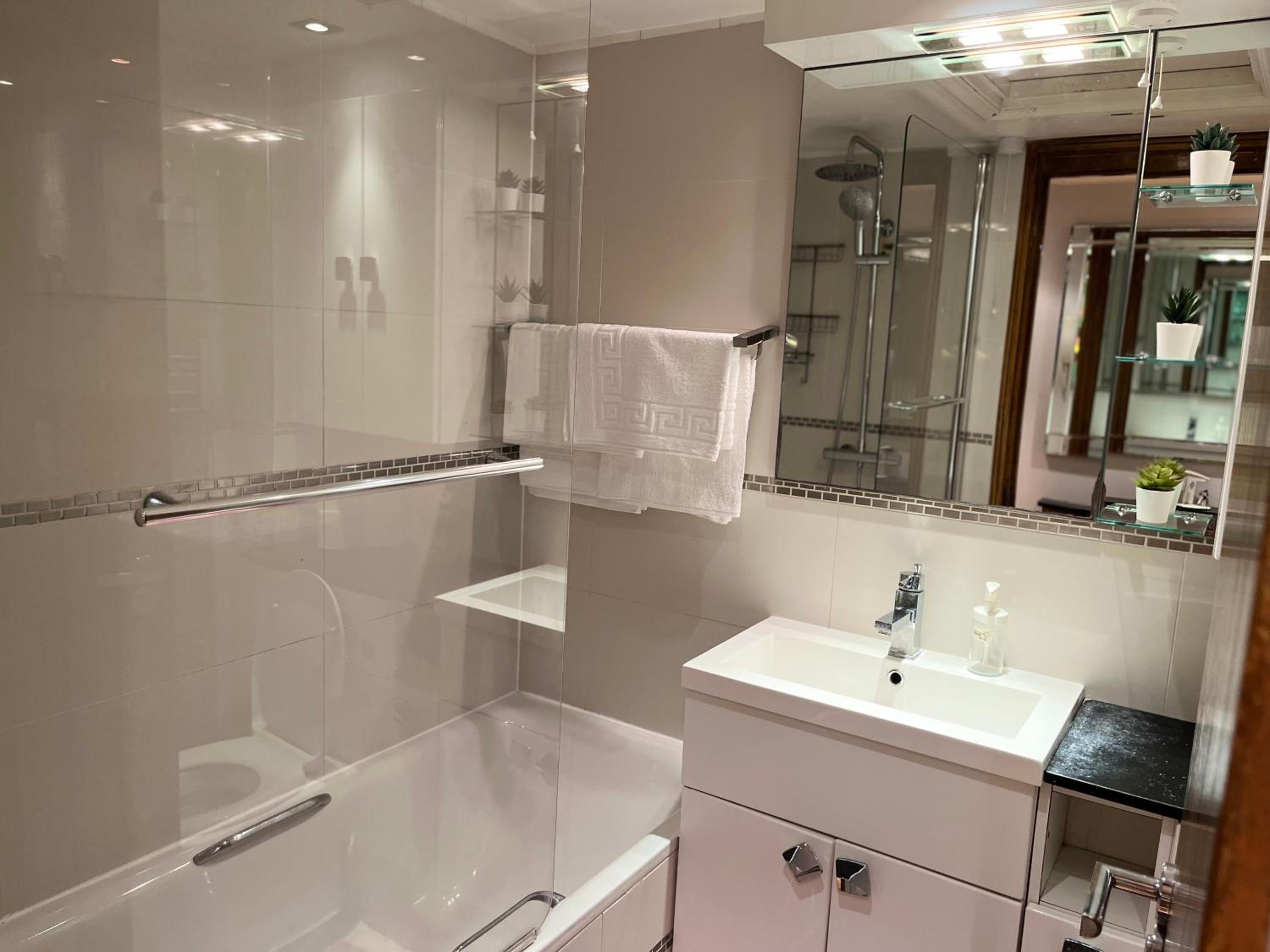 Stunning 1 Bedroom in Stunning Location - Mayfair Area