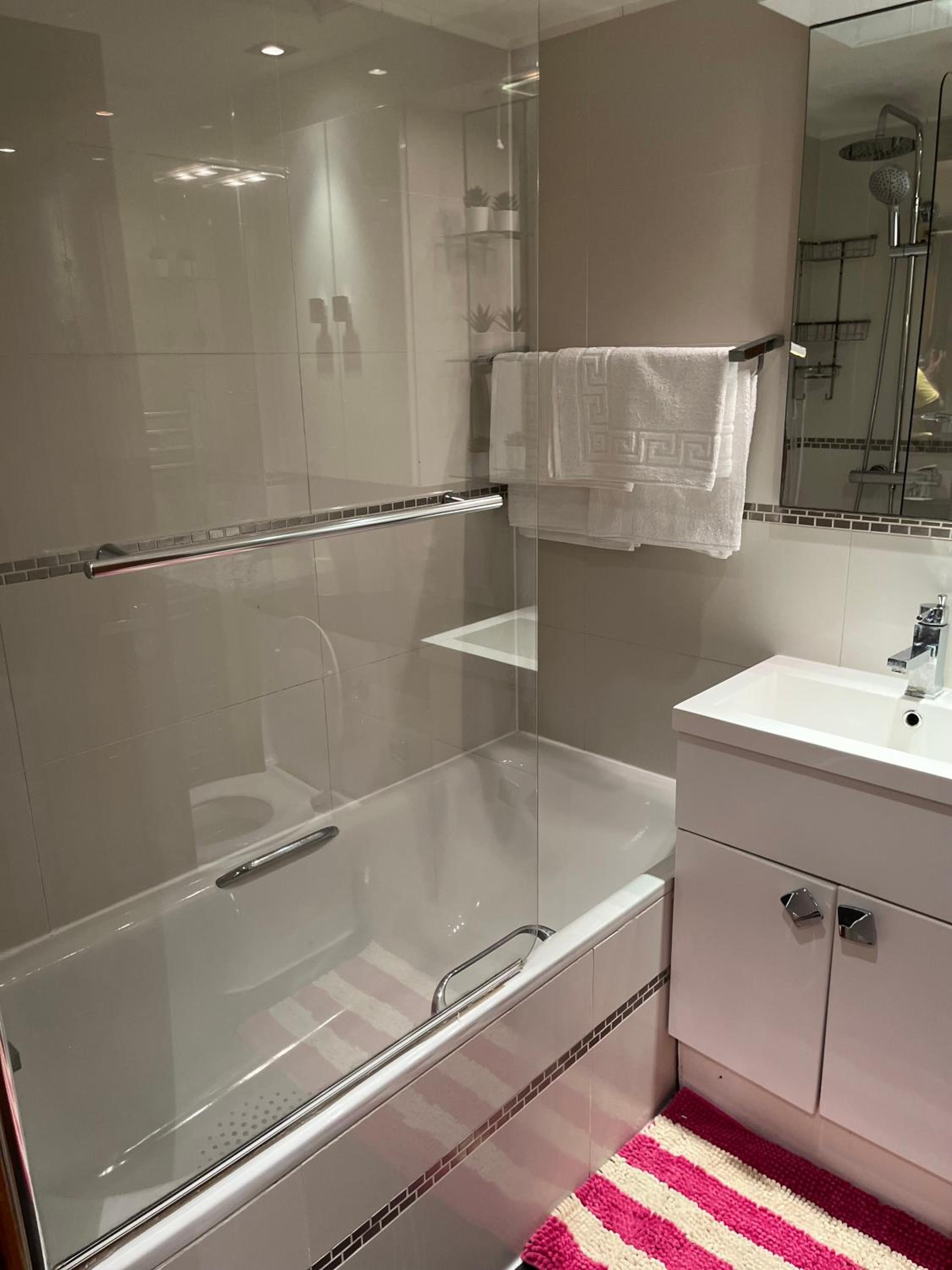 Stunning 1 Bedroom in Stunning Location - Mayfair Area