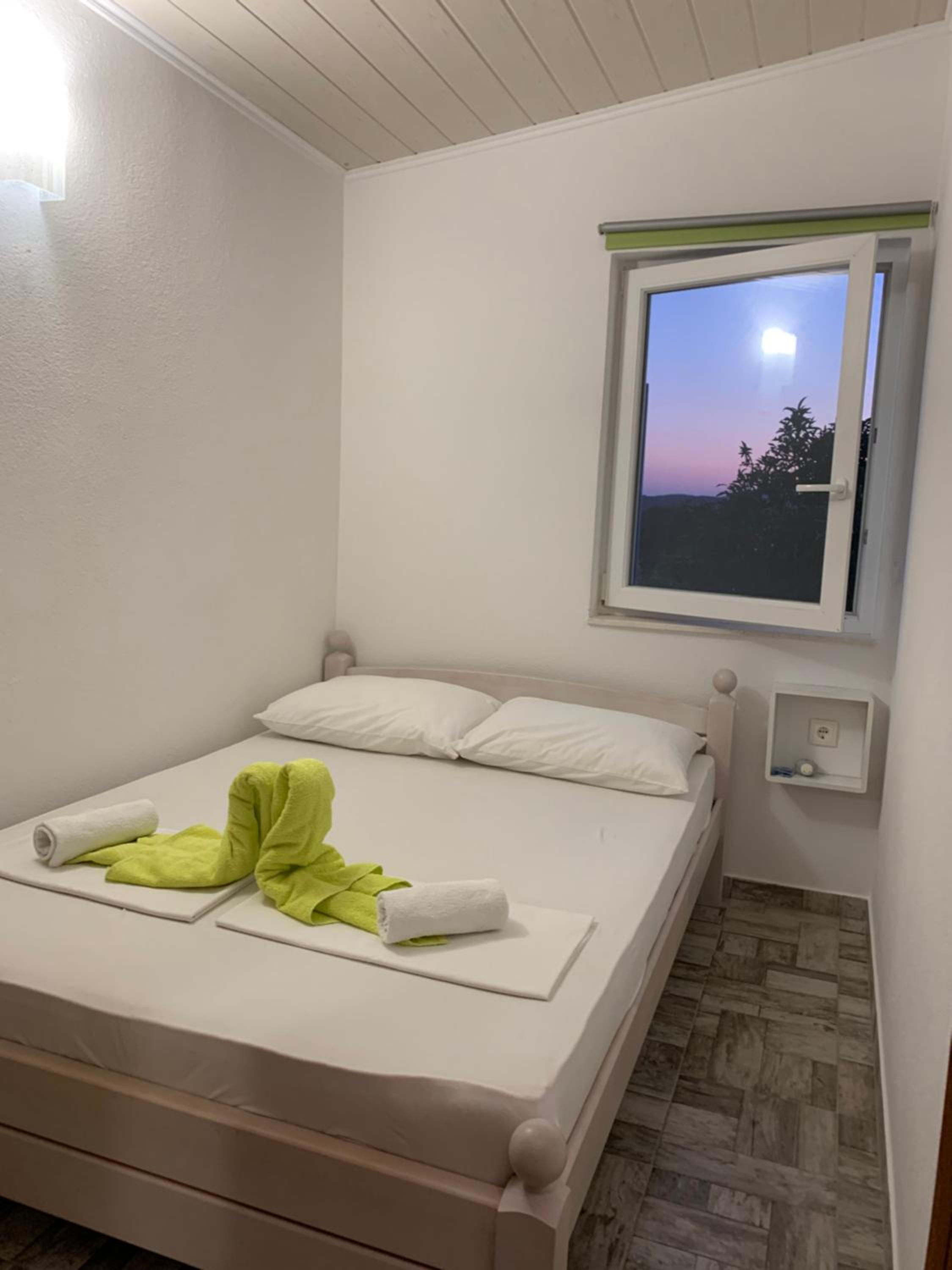 Studio Apartment Simi view 5