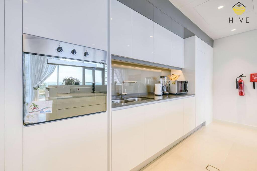 3 Bedroom With Sea View From Balcony and All Rooms